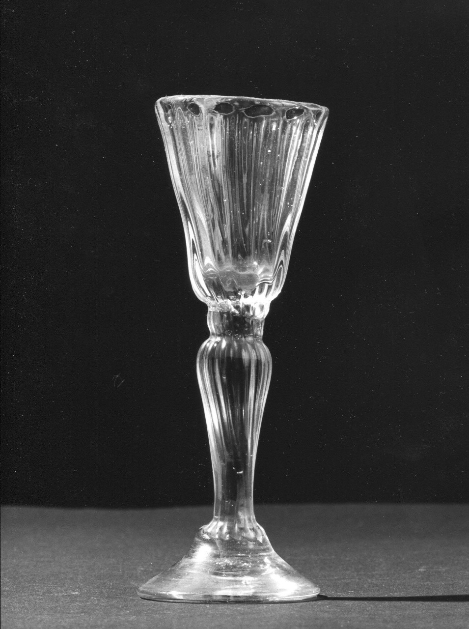 bicchierino a calice - manifattura italiana (XVIII)