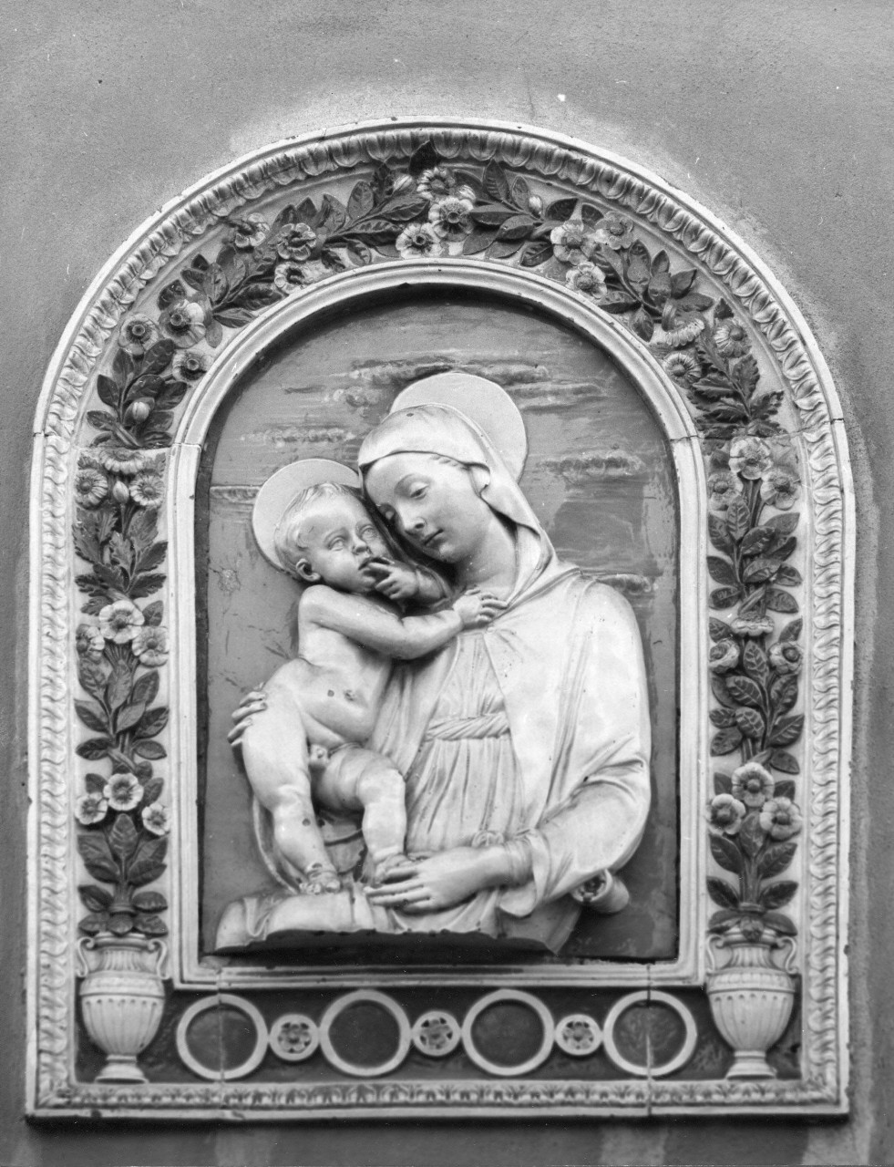 Madonna con Bambino (rilievo) di Cantagalli Manifattura (laboratorio) (fine XIX)