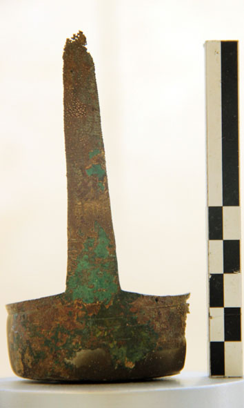 Simpulum a manico verticale, Castoldi / Feugère, tipo 6 (prima metà Sec. I d.C)