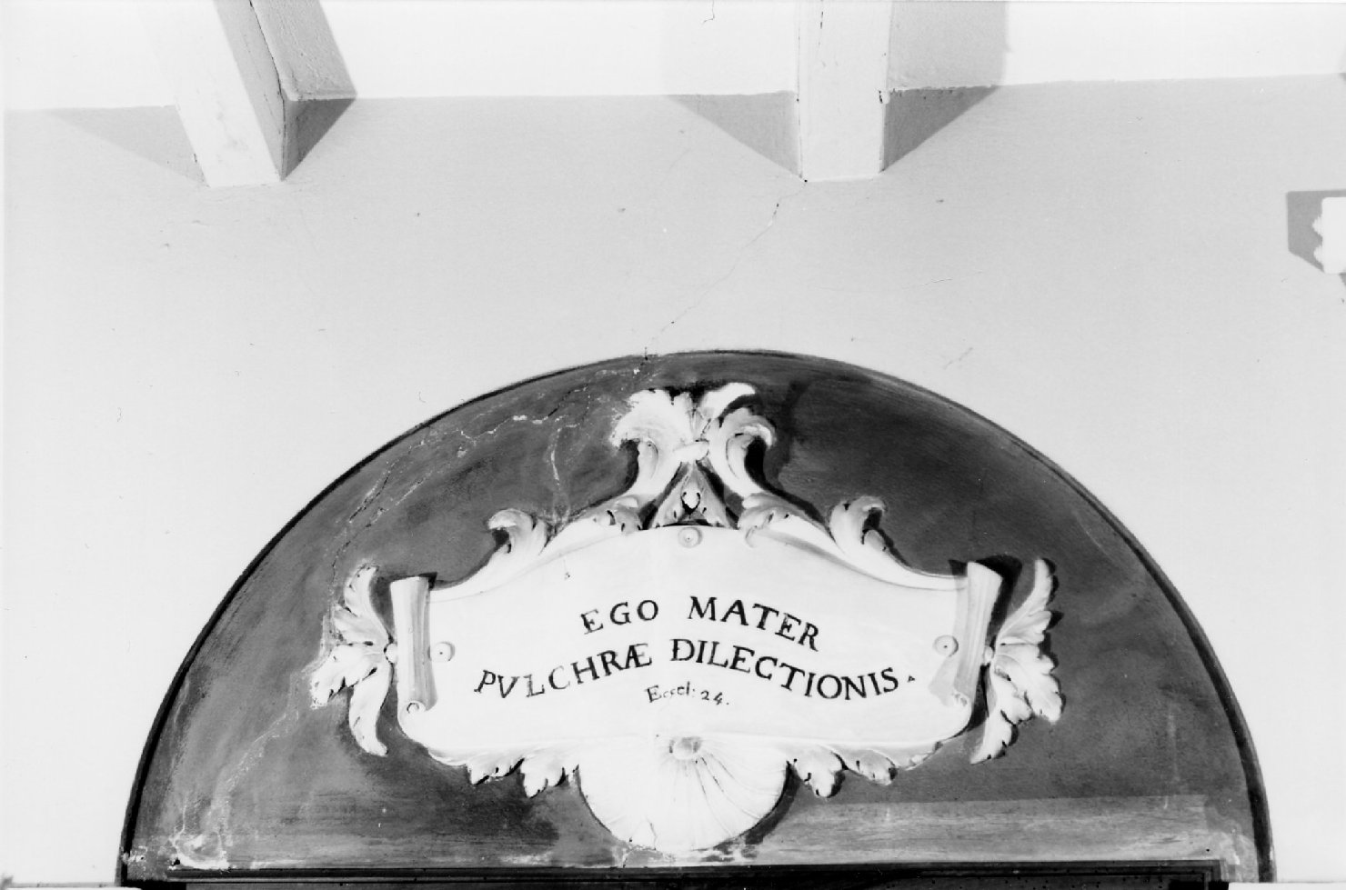 Cartiglio (sovrapporta - a lunetta, elemento d'insieme) - manifattura romagnola (ultimo quarto XVIII)