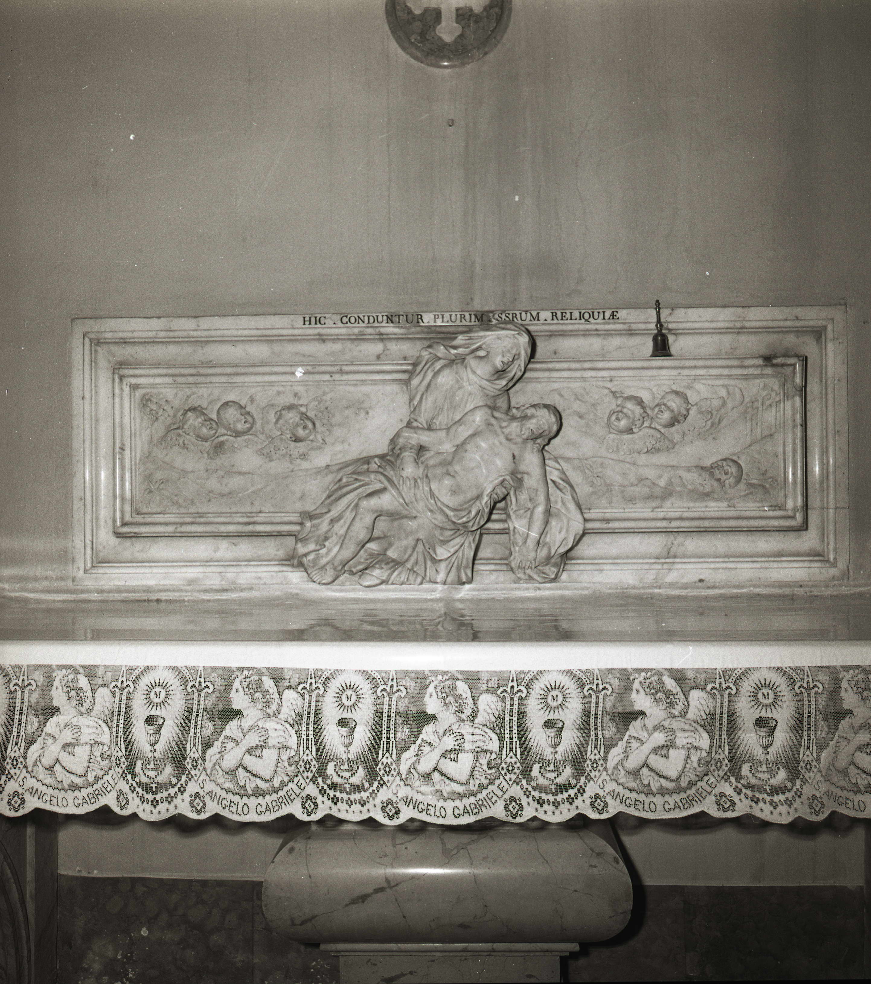 Cristo morto sorretto dalla Vergine (rilievo, opera isolata) - ambito romagnolo (fine/ inizio XVIII/ XIX)