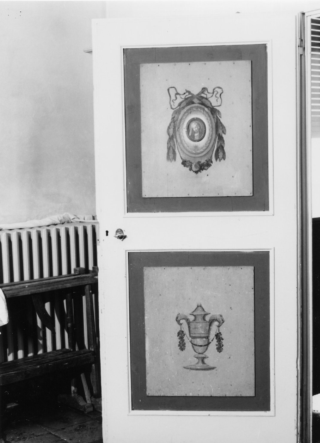 cartiglio con immagine della Madonna, motivo a candelabra (porta - ad un battente, insieme) - manifattura romagnola (fine XVIII)