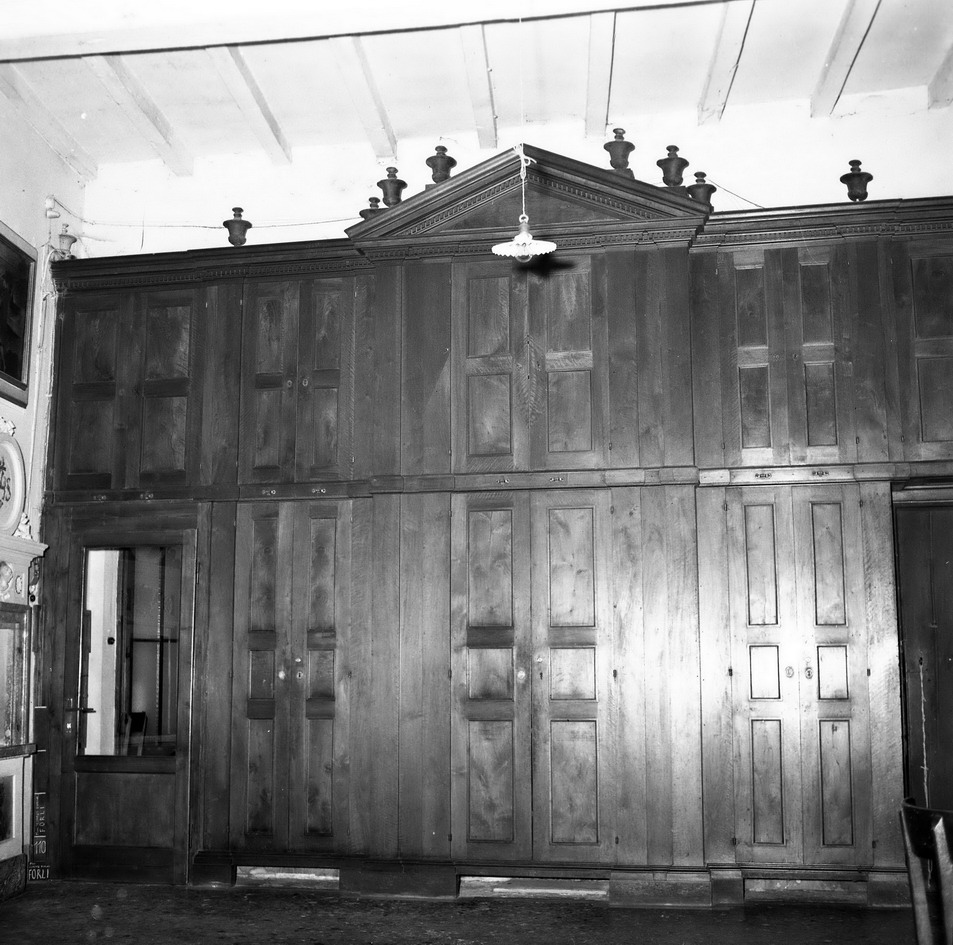 armadio monumentale, coppia - manifattura romagnola (ultimo quarto XVIII)