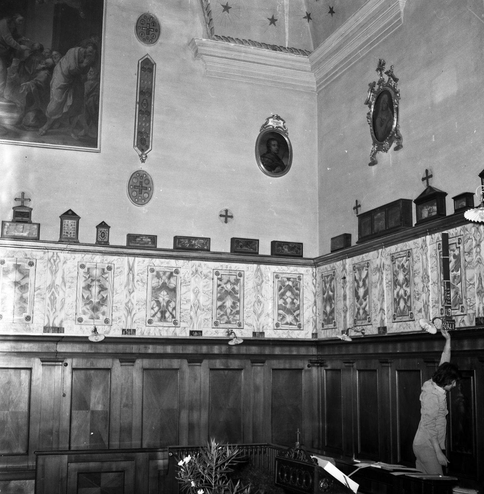 armadio per reliquiari, insieme - manifattura romagnola (ultimo quarto XVIII)