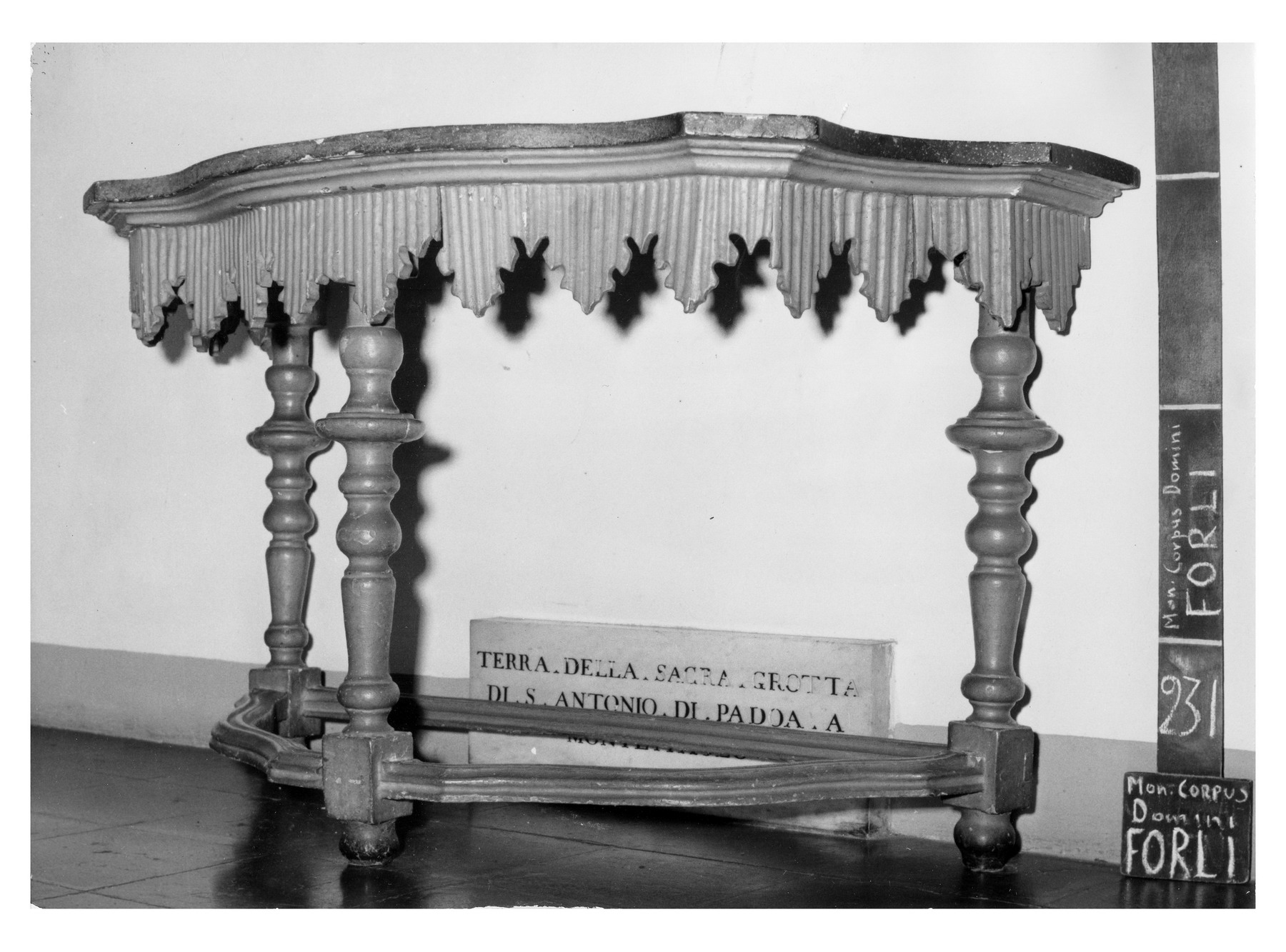 console, opera isolata - manifattura romagnola (XVII)