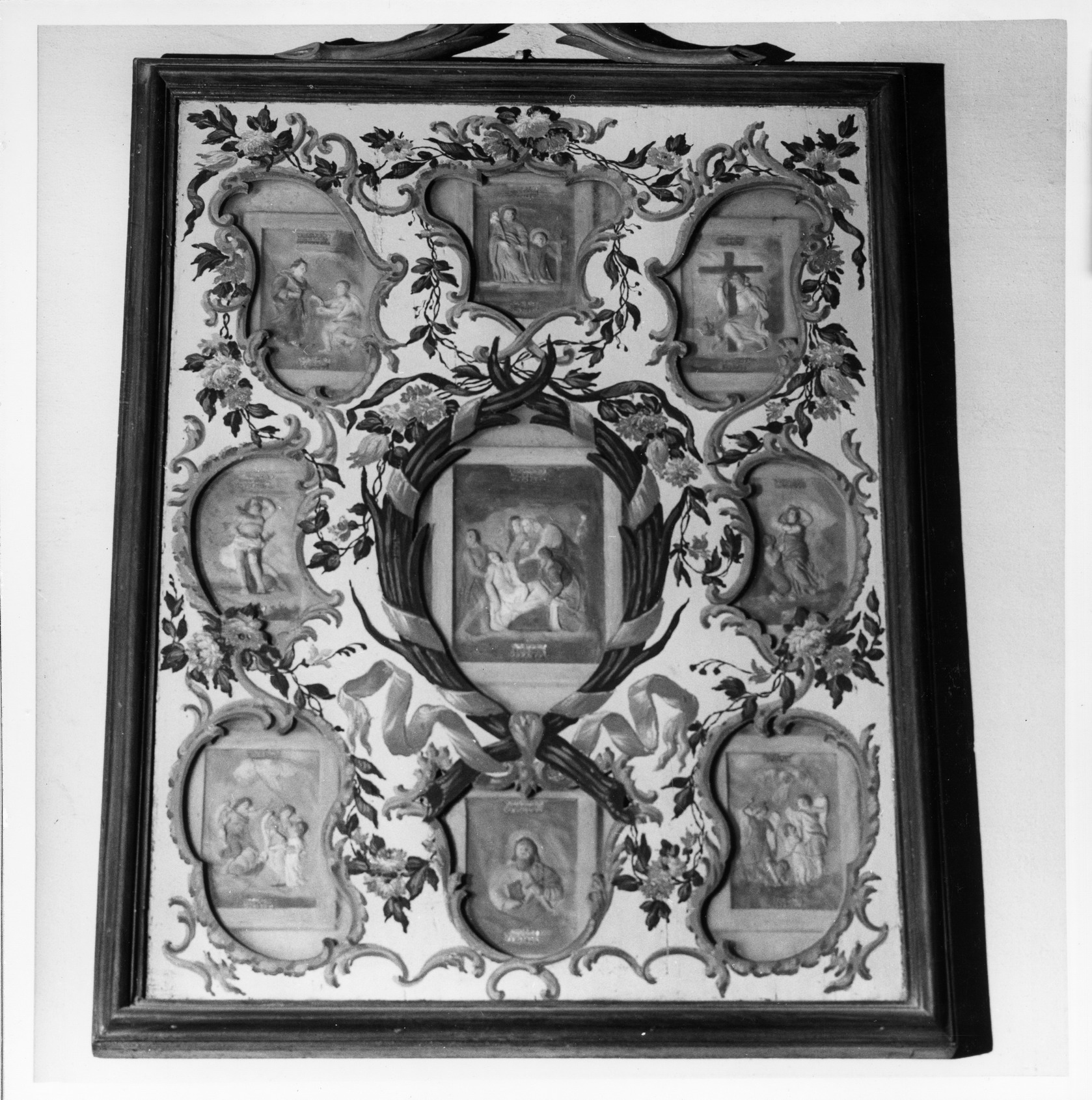 Deposizione di Gesù nel sepolcro e scene della vita di santi (rilievo, elemento d'insieme) - ambito romagnolo (ultimo quarto XVIII)