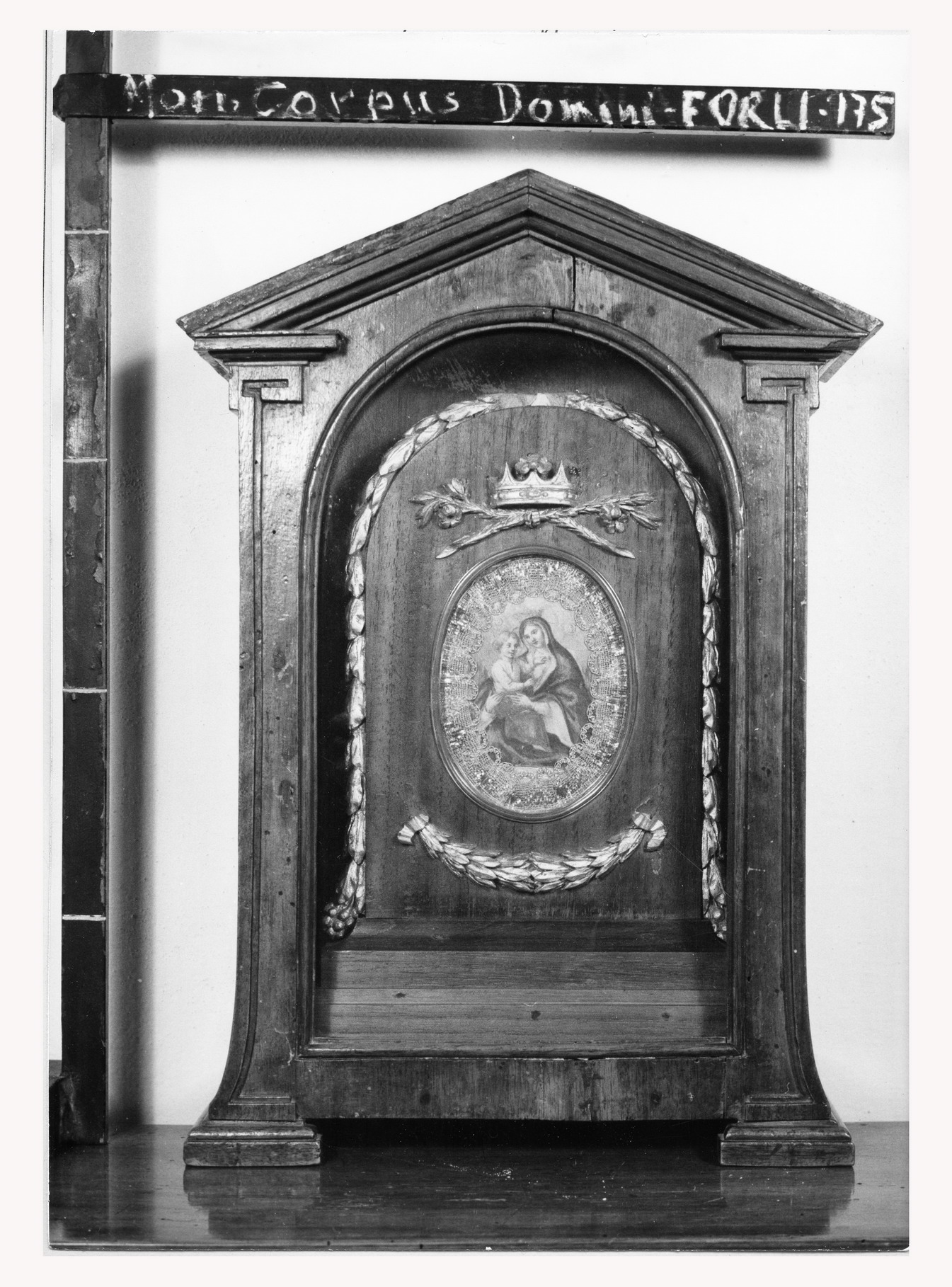 Madonna con Bambino (tabernacolo - a frontale architettonico, opera isolata) - manifattura romagnola (fine XVIII)