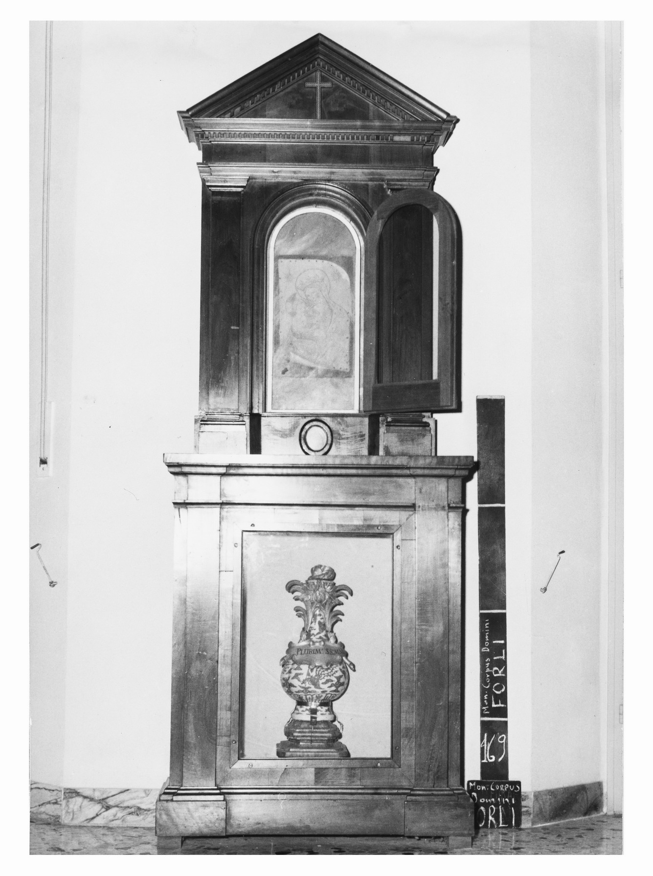 Madonna con Bambino (tabernacolo - a frontale architettonico, opera isolata) - manifattura romagnola (ultimo quarto XVIII)