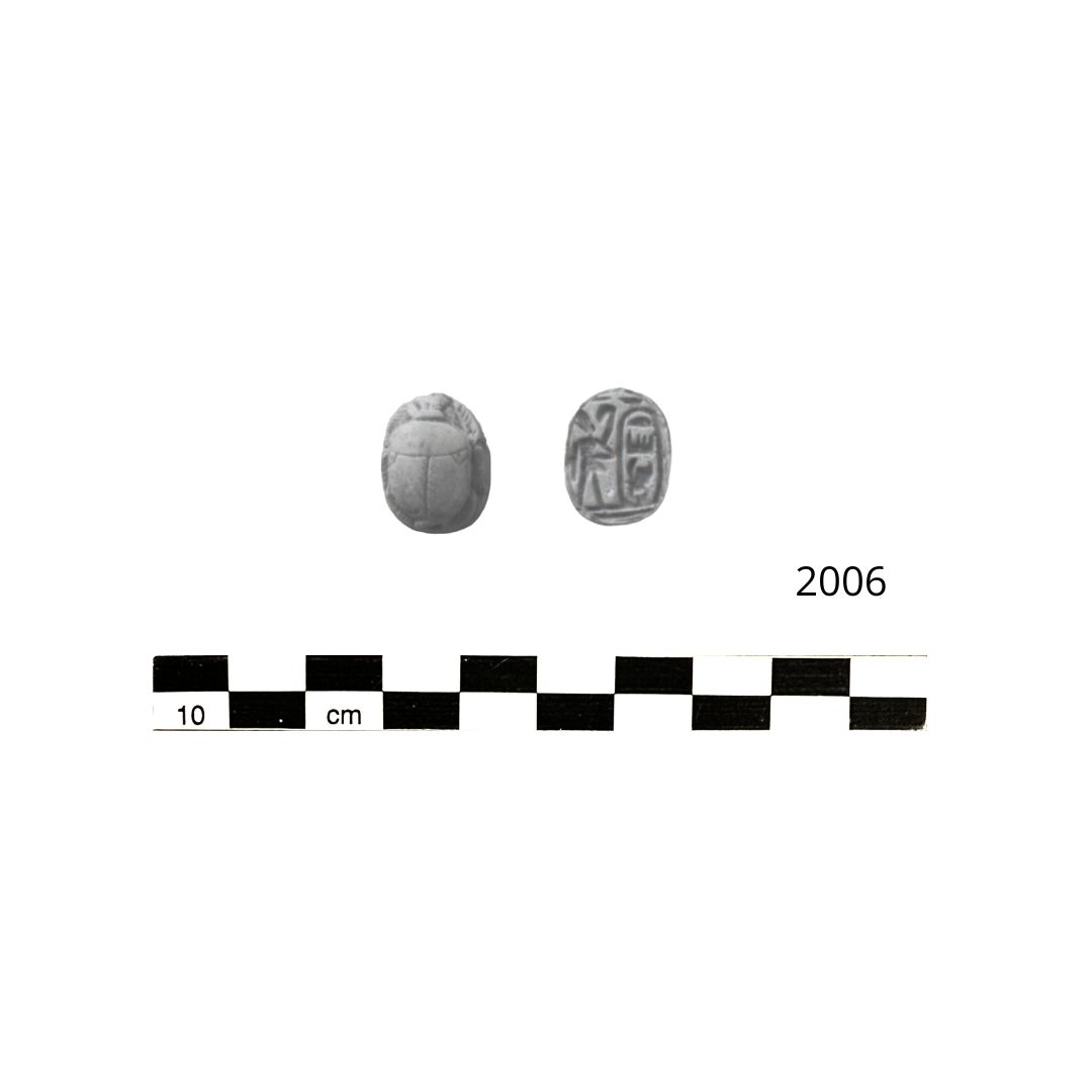 prenome di Tutmosi III (amuleto/ a forma di scarabeo) - periodo di regno di Tutmosi III (SECOLI/ XV a.C)