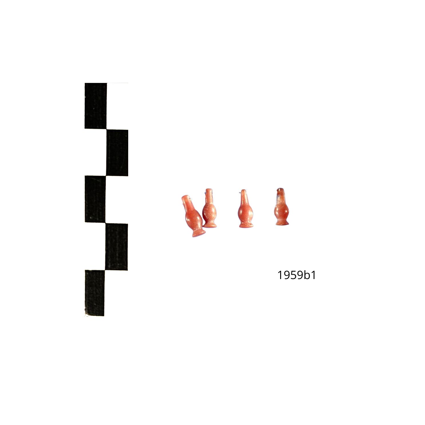 collana/ elementi, quattro pendenti a forma di capsule di papavero da oppio in diaspro - XVIII Dinastia (SECOLI/ ARCHI DI SECOLI/ XVI a.C.-XIII a.C)