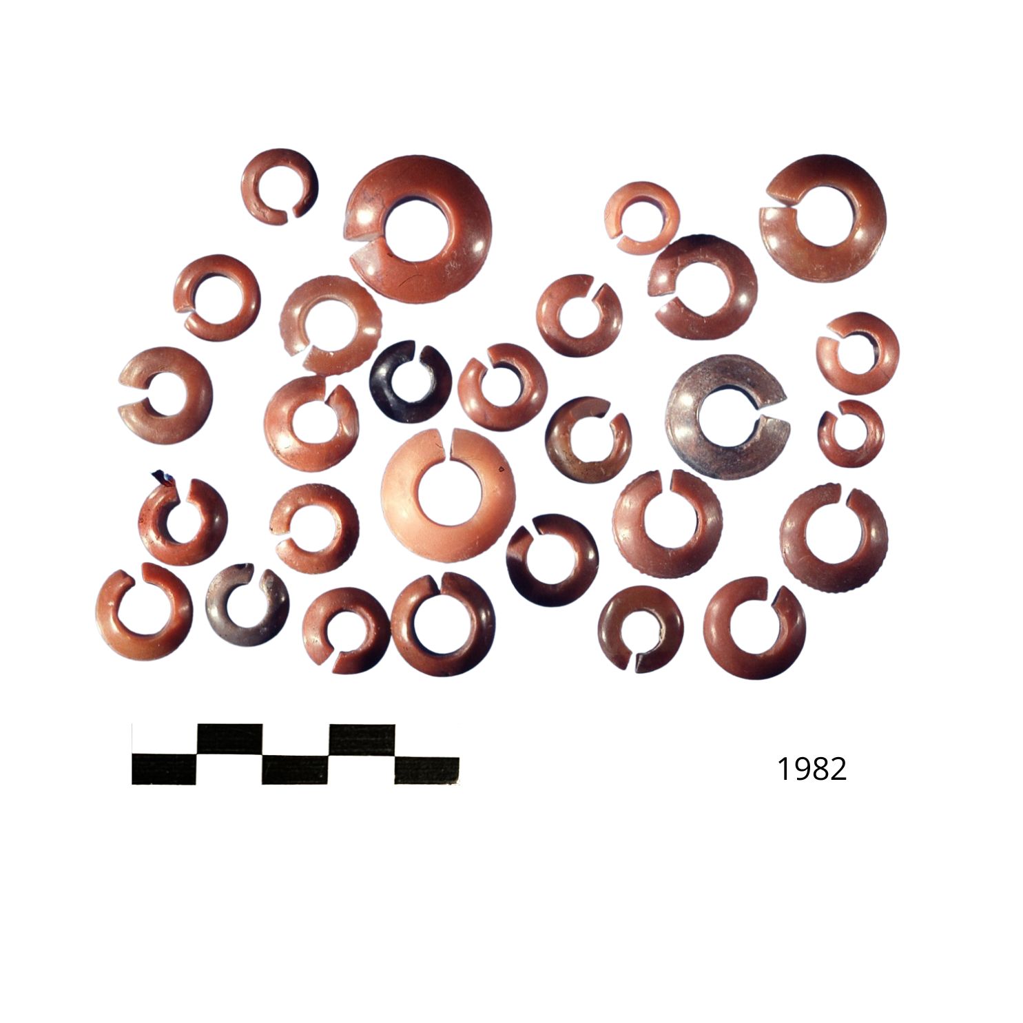 orecchino, ventotto orecchini ad anello - XVIII Dinastia (SECOLI/ ARCHI DI SECOLI/ XVI a.C.-XIII a.C)