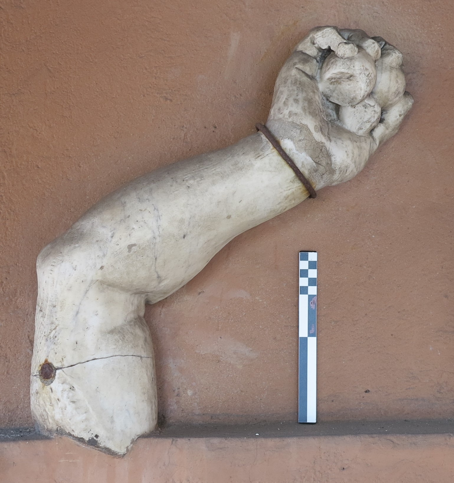 Ercole in riposo (statua/ arto superiore destro) (metà/ inizio SECOLI/ ARCHI DI SECOLI/ II-III d.C)