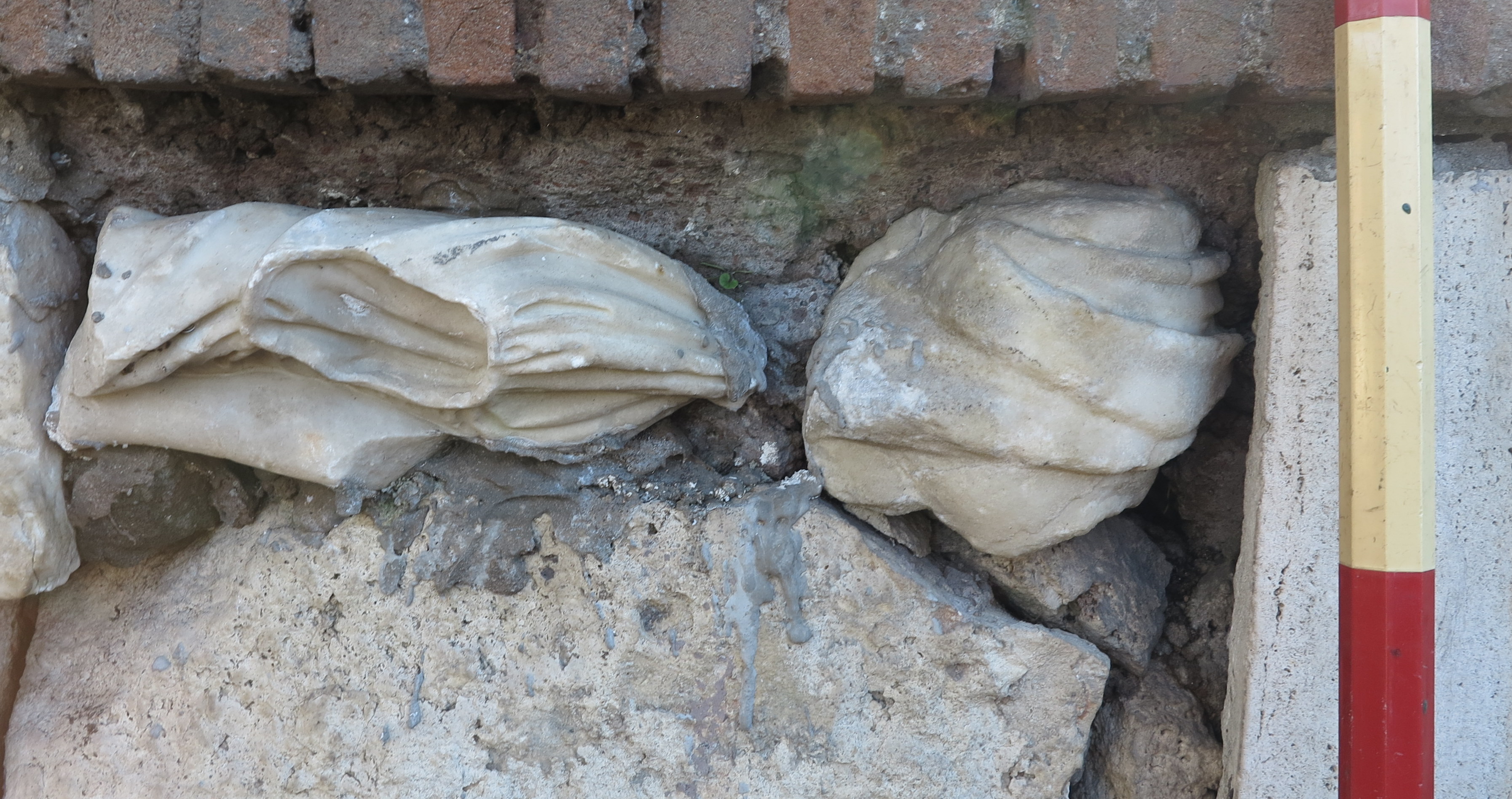 Afrodite (statua/ gamba) (seconda metà SECOLI/ II)