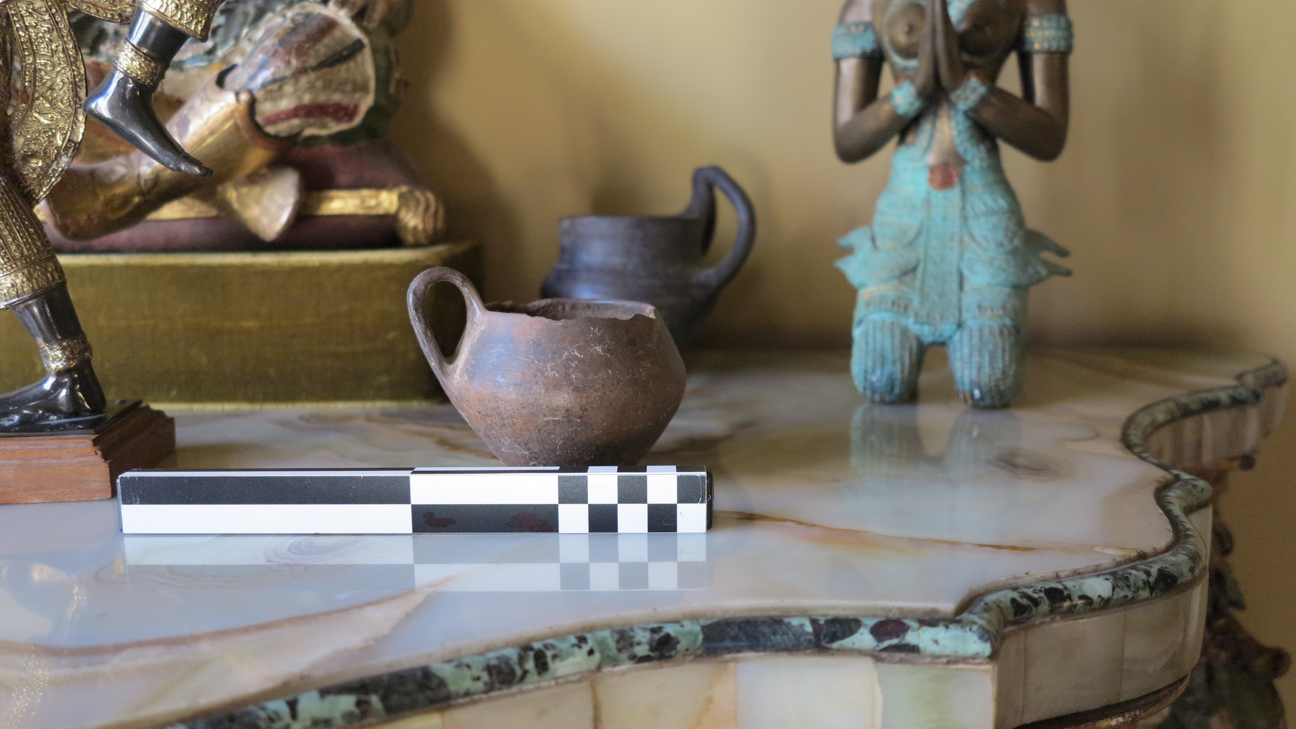 tazza, a profilo continuo (prima metà SECOLI/ VI a.C)