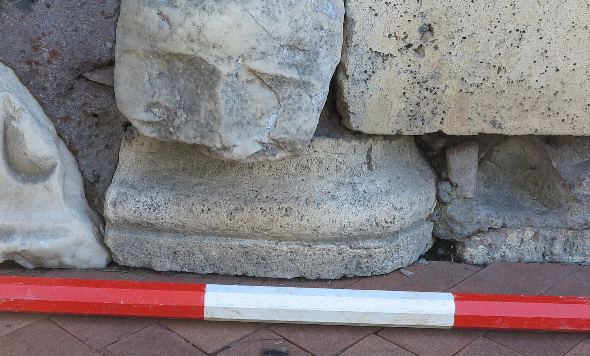 base, di pilastro con semicolonna addossata (SECOLI/ ARCHI DI SECOLI/ I a.C.- I)