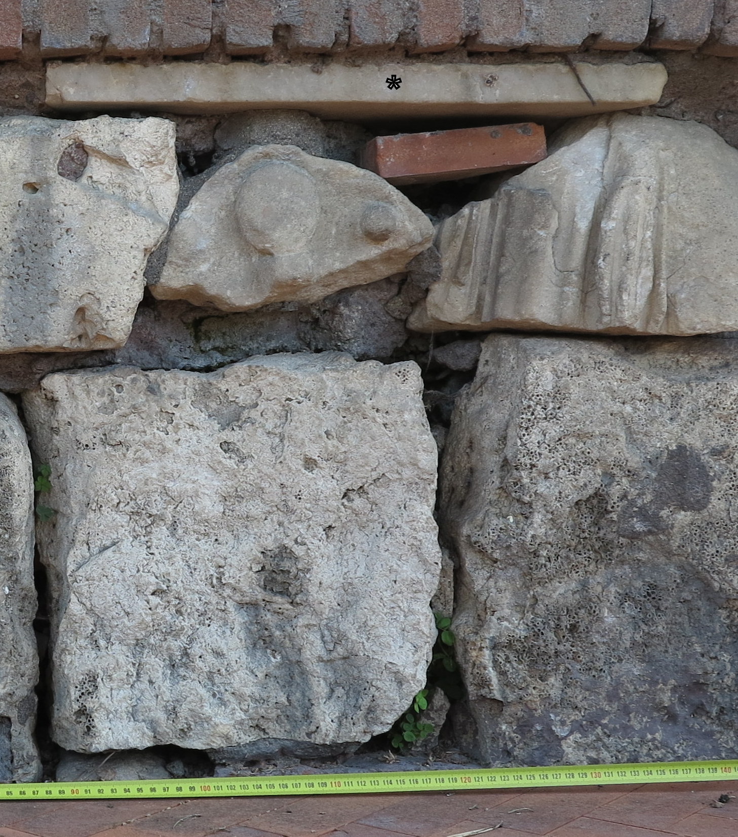 lastra/ di rivestimento (PERIODIZZAZIONI/ STORIA/ Età antica/ Età romana/ Età romana imperiale)