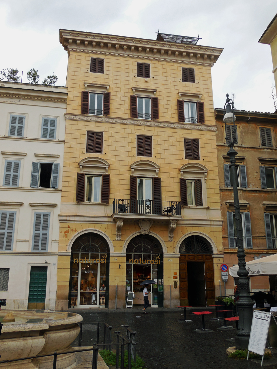 Palazzetto in Piazza Farnese, 99 (palazzetto) - Roma (RM)  (XVI)