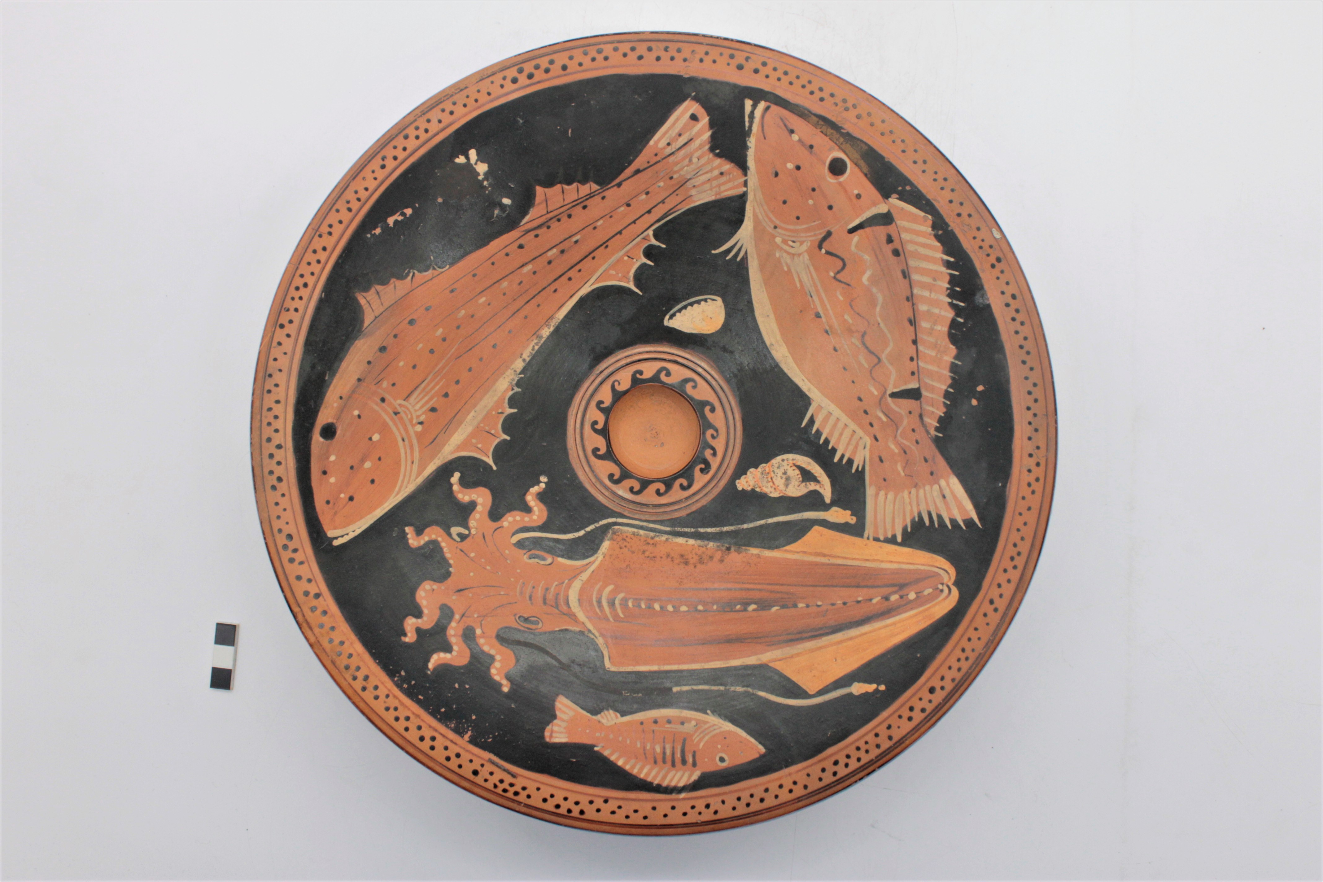 piatto/ da pesce (fine SECOLI/ V a.C)