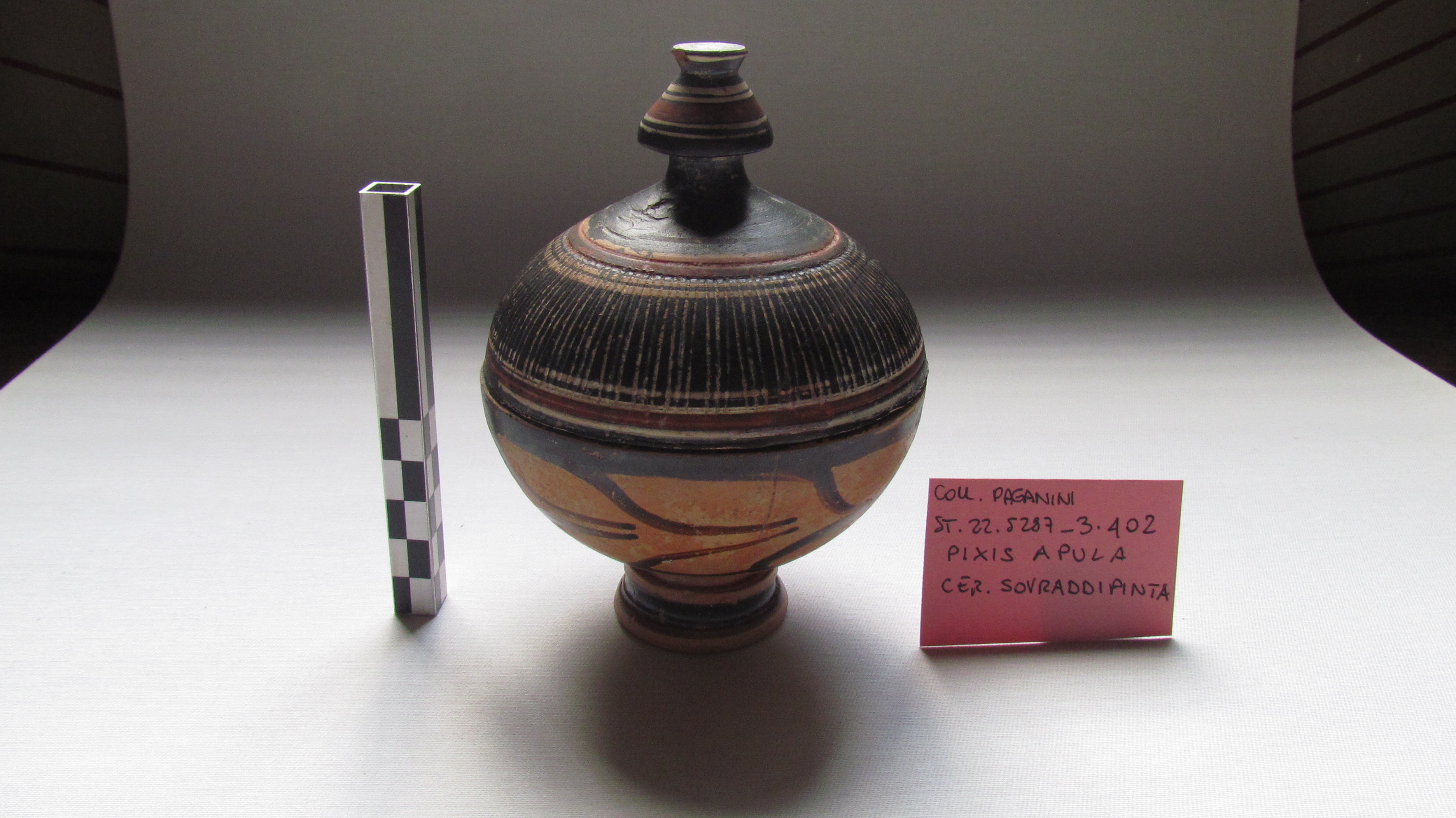 SINGOLO OGGETTO/ pisside, SECOLI/ IV a.C