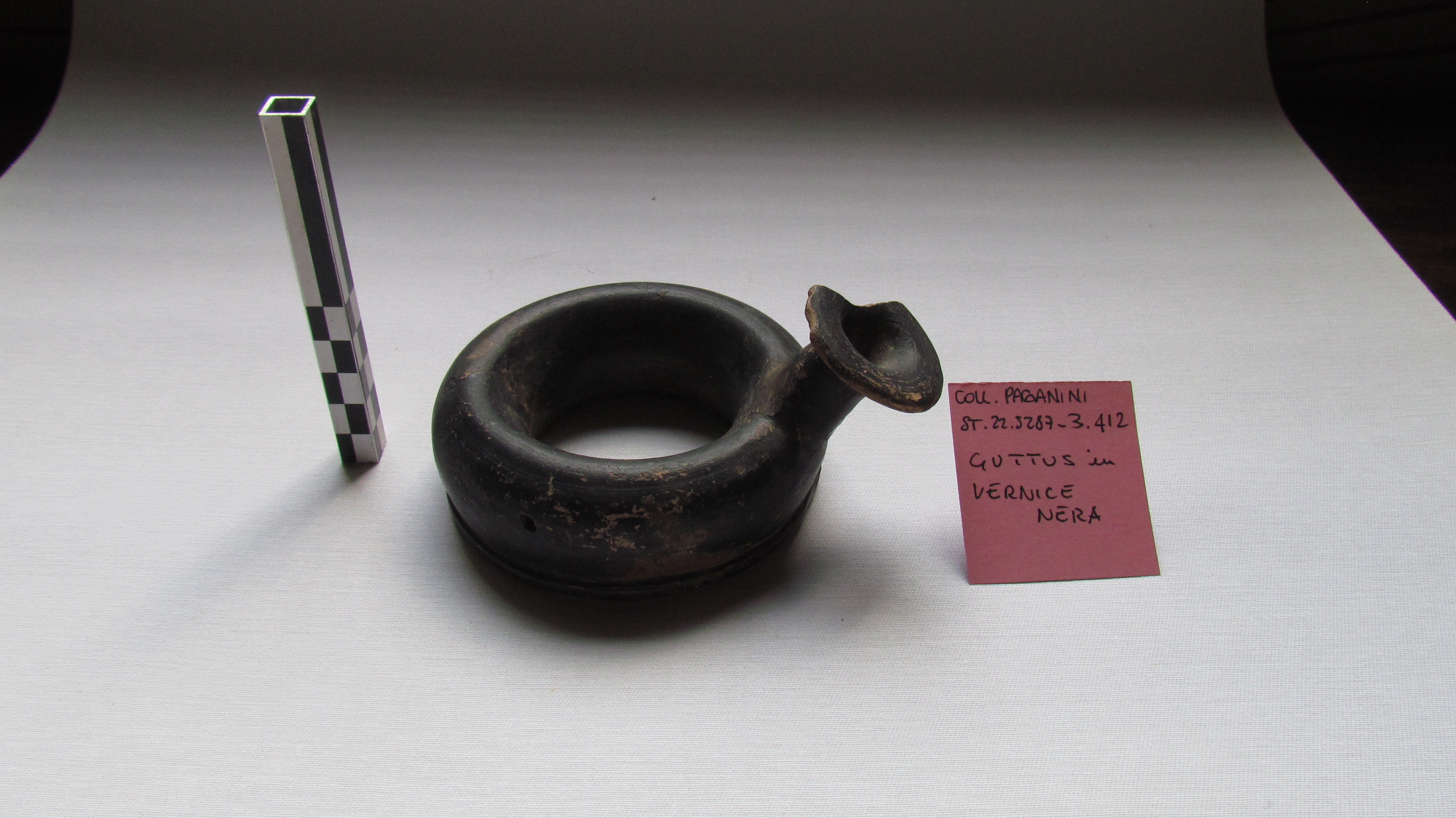 SINGOLO OGGETTO/ guttus, SECOLI/ ARCHI DI SECOLI/ V a.C.-IV a.C