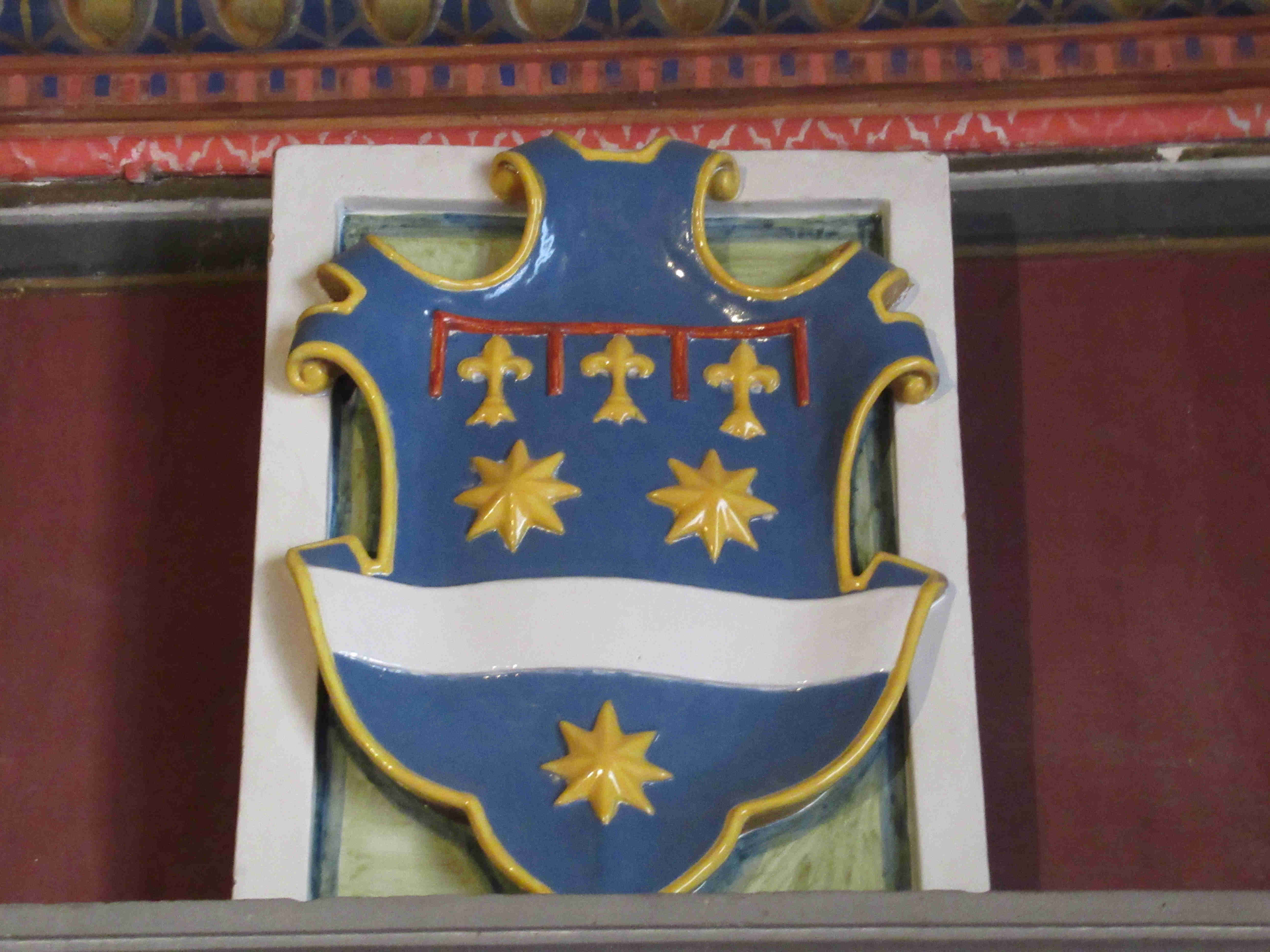 Stemma araldico della famiglia Serristori (rilievo, serie) di Manifattura Cantagalli (laboratorio) (fine XIX)