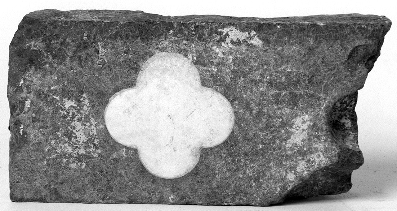 decorazione plastica, frammento - bottega toscana (seconda metà sec. XV)