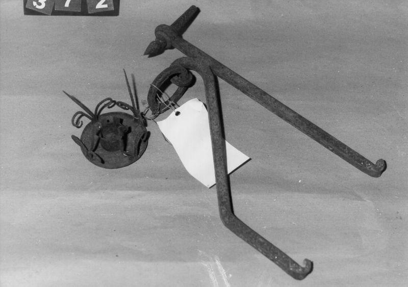 braccio di candelabro da chiesa, serie - bottega toscana (XIX)