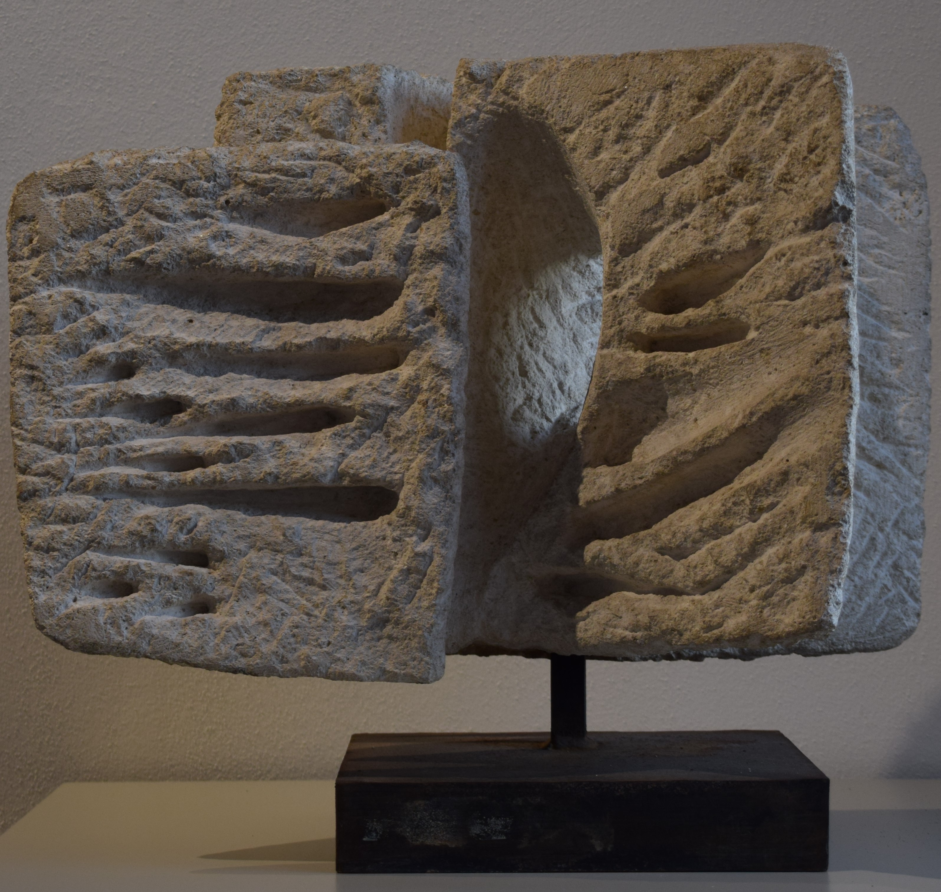 Pietra N. 2, soggetto astratto (scultura) di Cassani Nino (XX)