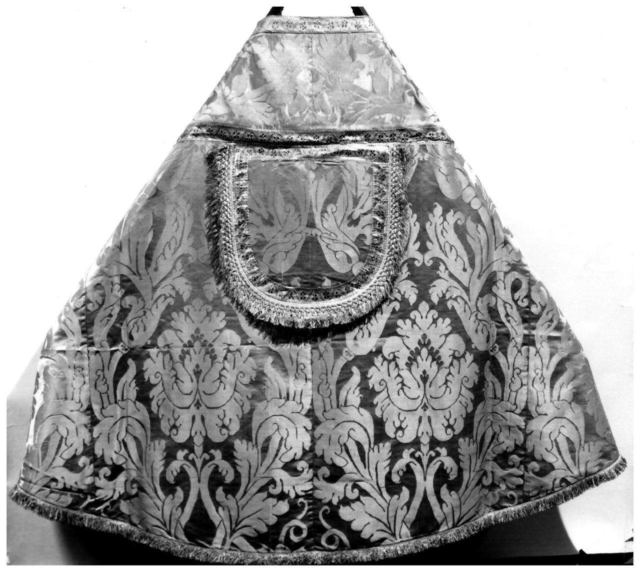 motivi decorativi vegetali (piviale) - manifattura italiana (seconda metà XIX)