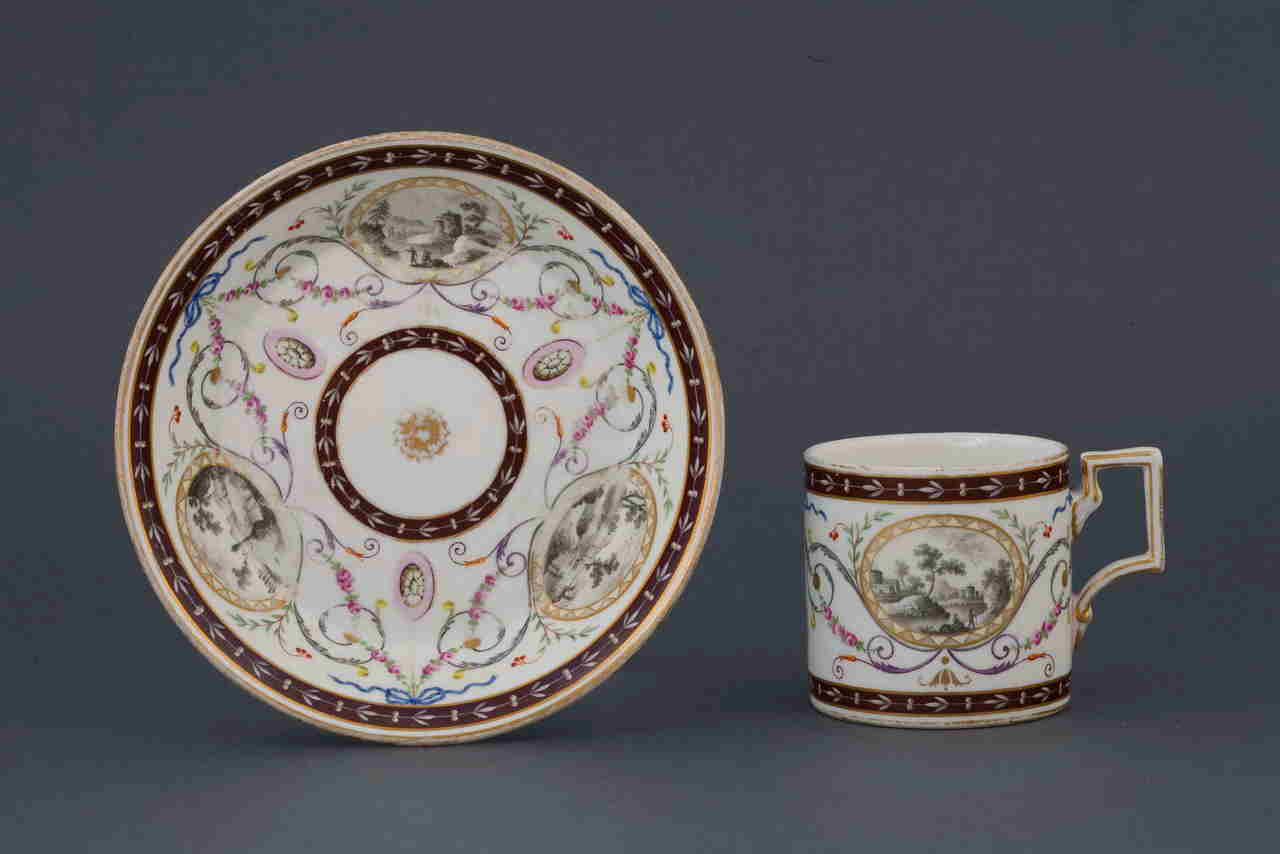 paesaggi con motivi decorativi geometrici e vegetali (tazza) di Manifattura Imperiale di Vienna (XVIII)