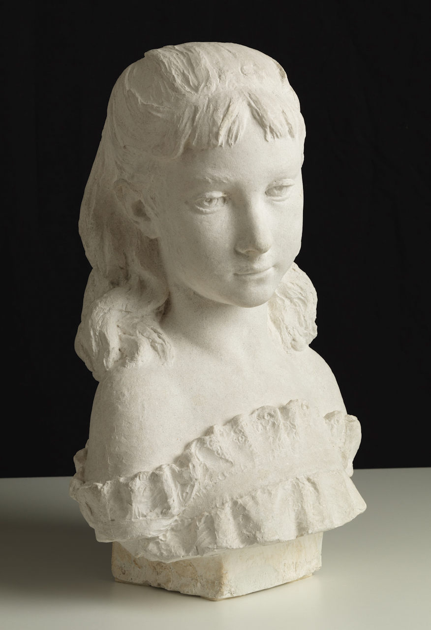 Monumento a Emma Faldi, Giovinetta con chioma fluente, Busto di bambina (scultura) di Pagliaccetti Raffaello (terzo quarto XX)