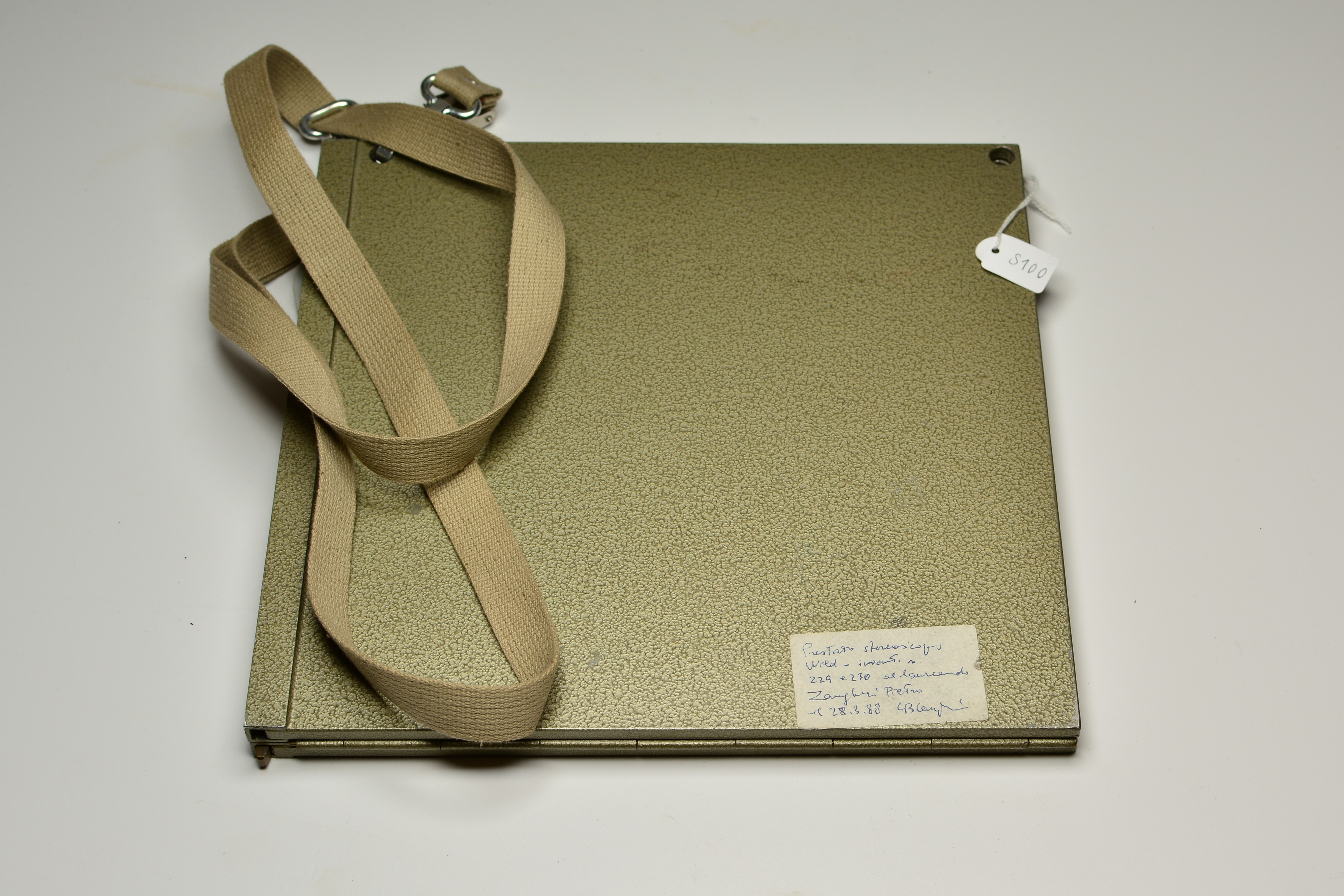 Wild TS PI (base per stereoscopio portatile) - produzione svizzera (anni ottanta sec. XX)