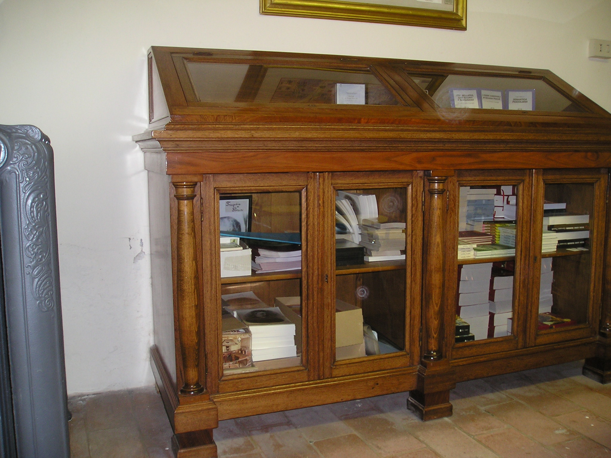 credenza, ARREDI E SUPPELLETTILI