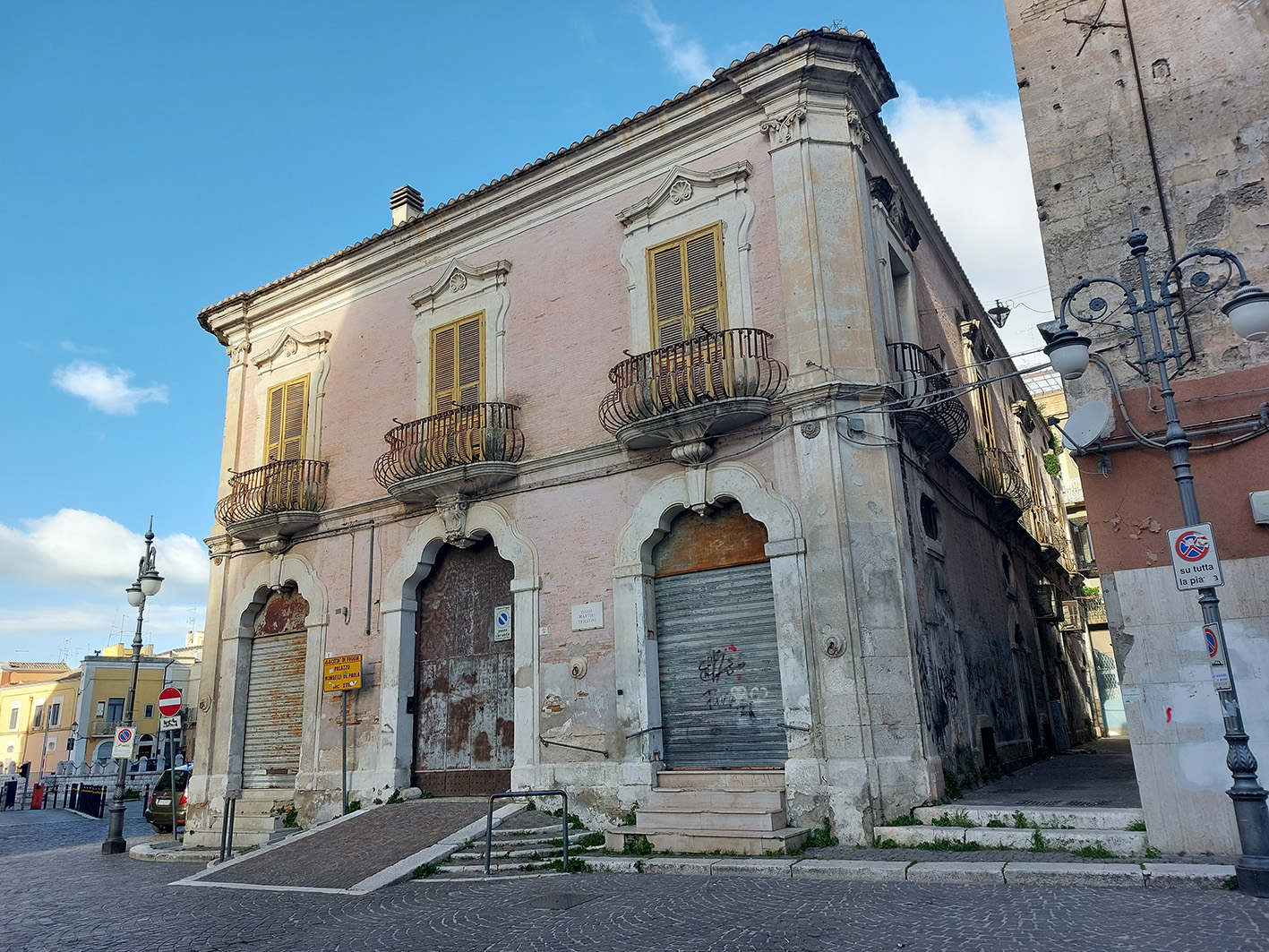 Palazzo Mongelli-De Paola (palazzo) - Foggia (FG) 