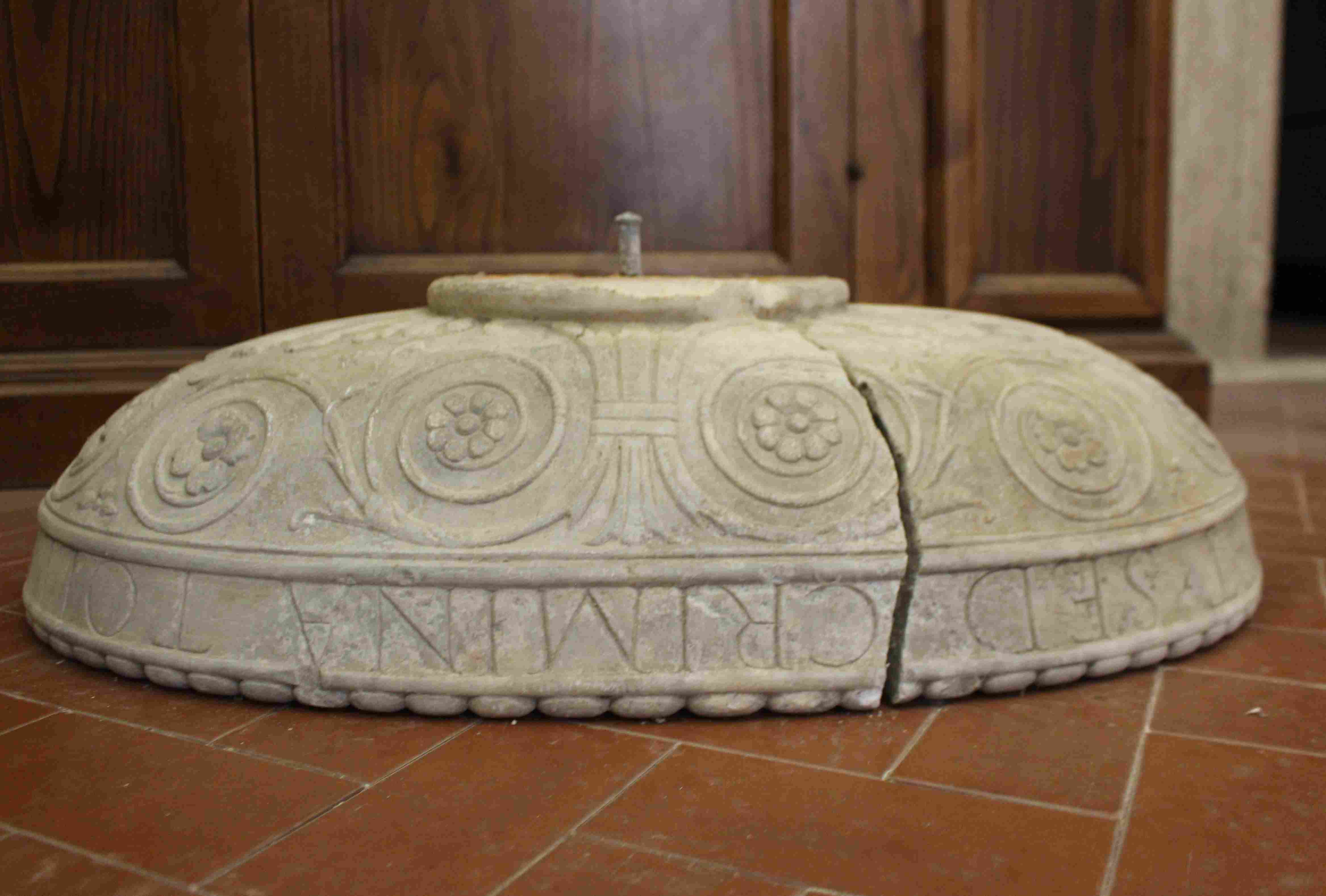 acquasantiera, opera isolata - bottega Italia centrale (ca sec. XV)