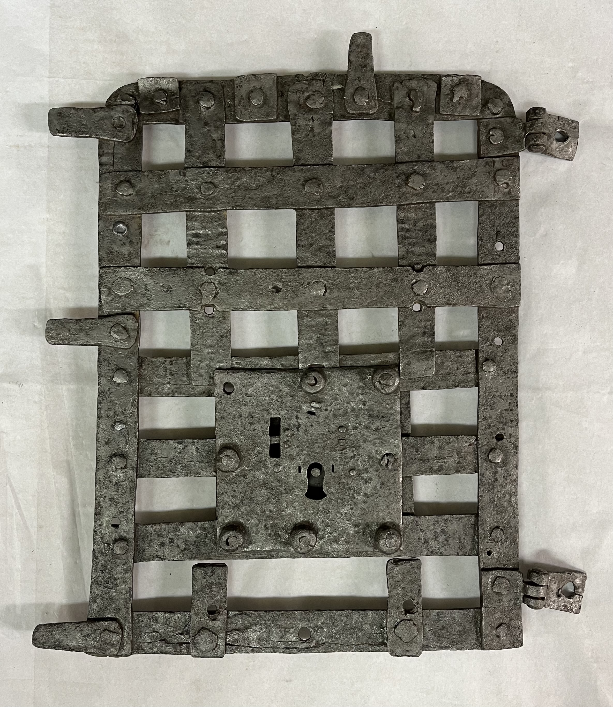 Grata con serratura (Grata con serratura, STRUMENTI E ACCESSORI/ ARTIGIANALI) - Ambito europeo