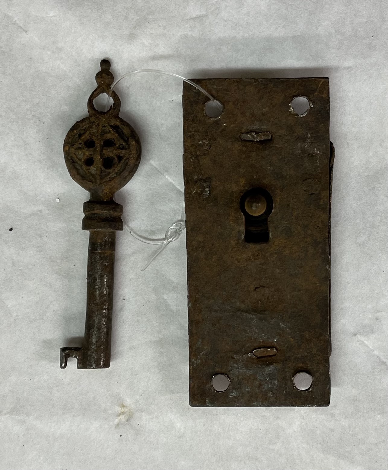 Serratura da mobile con chiave (Serratura, STRUMENTI E ACCESSORI/ ARTIGIANALI) - Ambito europeo