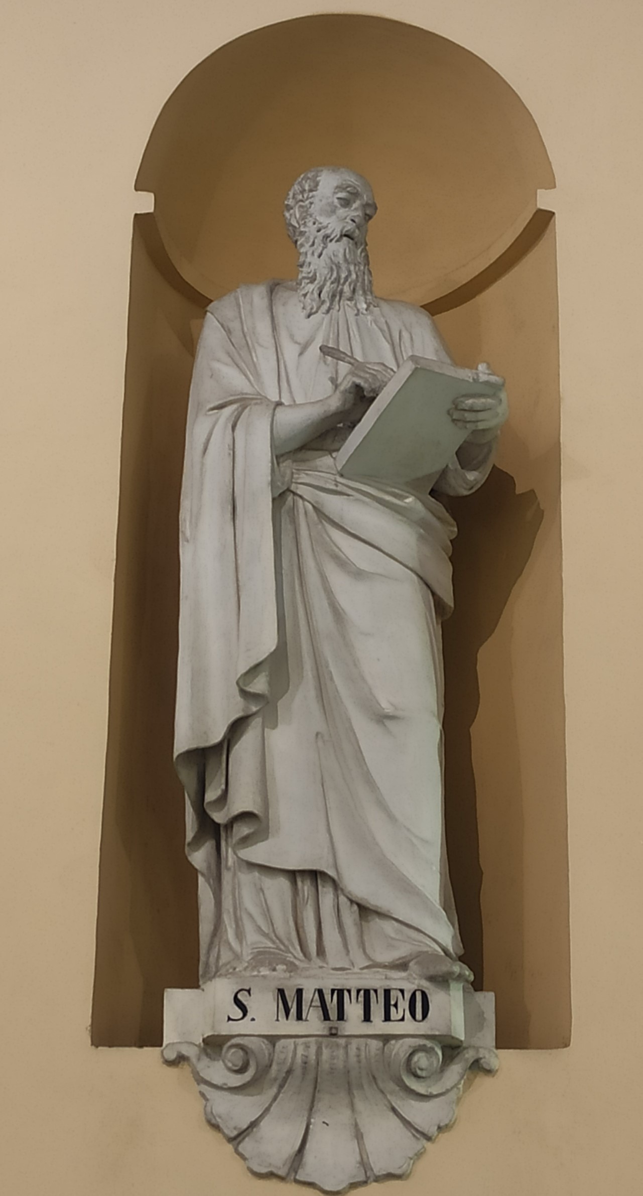 S. Matteo, San Matteo scrive il vangelo (statua, serie) di Brilla Antonio (seconda metà XIX)