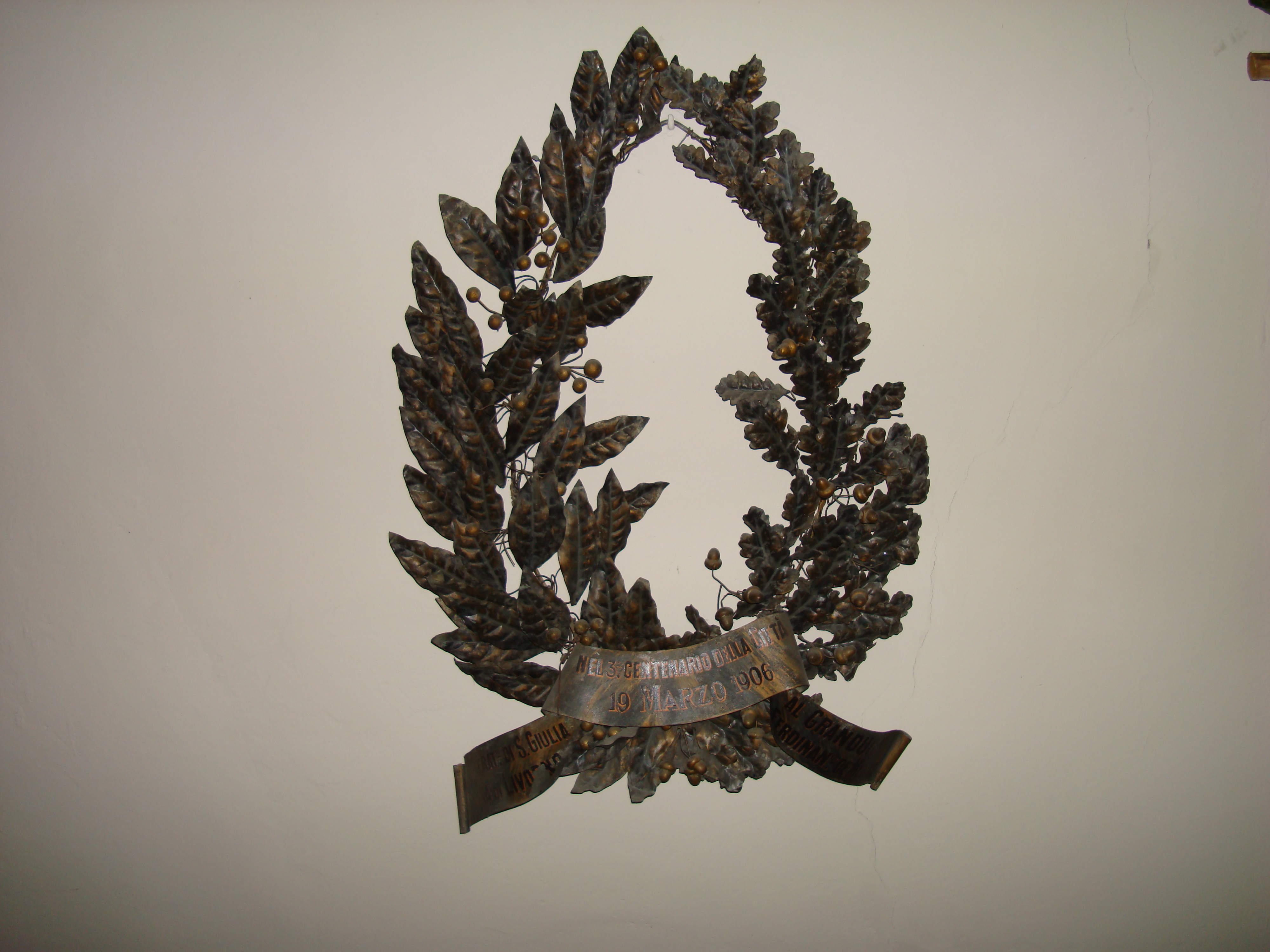 corona commemorativa - bottega toscana (sec. XX)