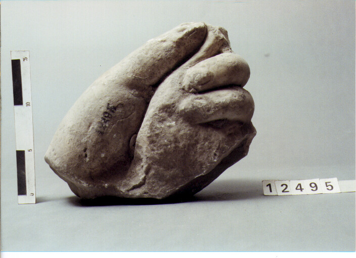 statua/ mano (SECC. III A.C. / IV D.C)