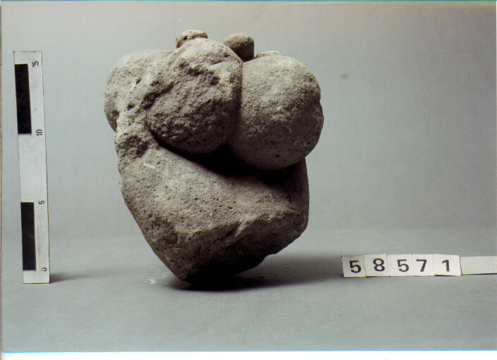 statua/ mano (SECC. III A.C. / IV D.C)