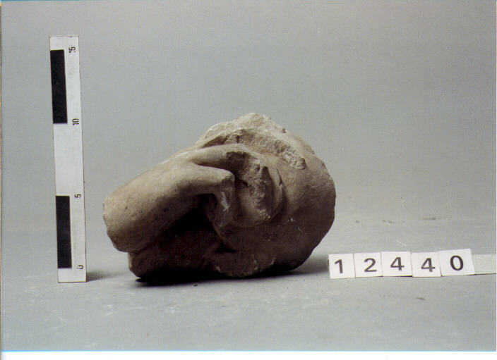 statua/ mano (SECC. III A.C. / IV D.C)