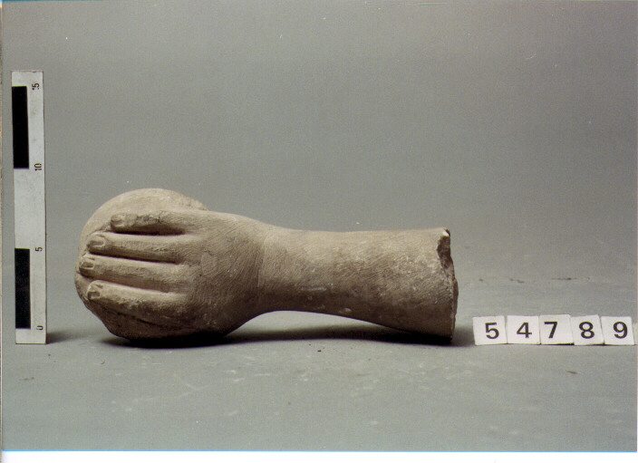 statua/ braccio (SECC. III A.C. / IV D.C)