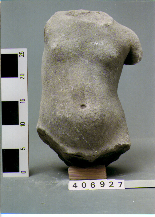 TORSO DI STATUETTA MASCHILE (SECC. III A.C. / IV D.C)