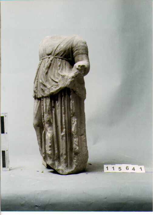 STATUETTA FEMMINILE (SECC. III A.C. / IV D.C)