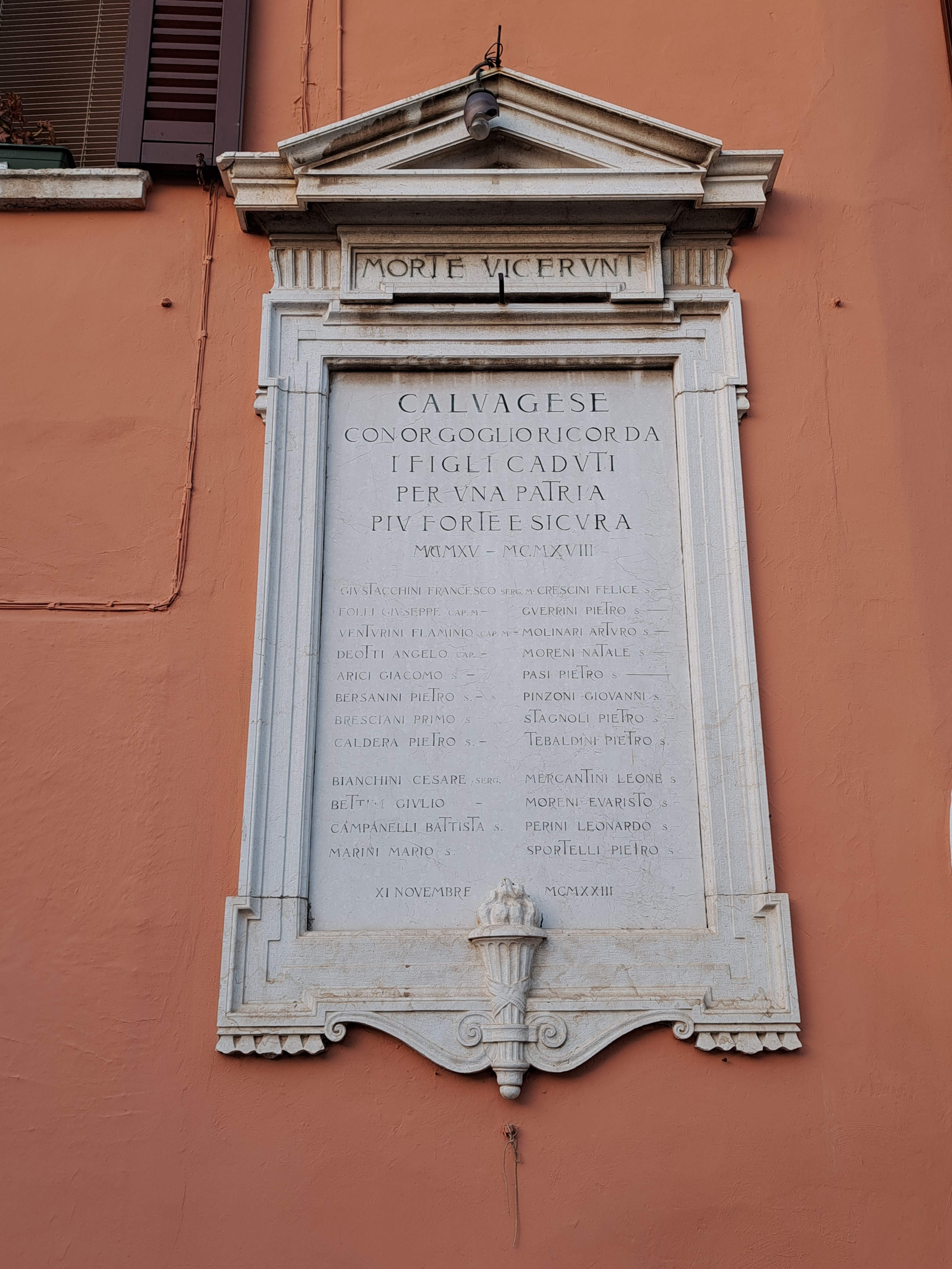 Fiamma del Sacrificio-del Ricordo (monumento ai caduti - a lapide, opera isolata) - ambito bresciano (primo quarto XX)