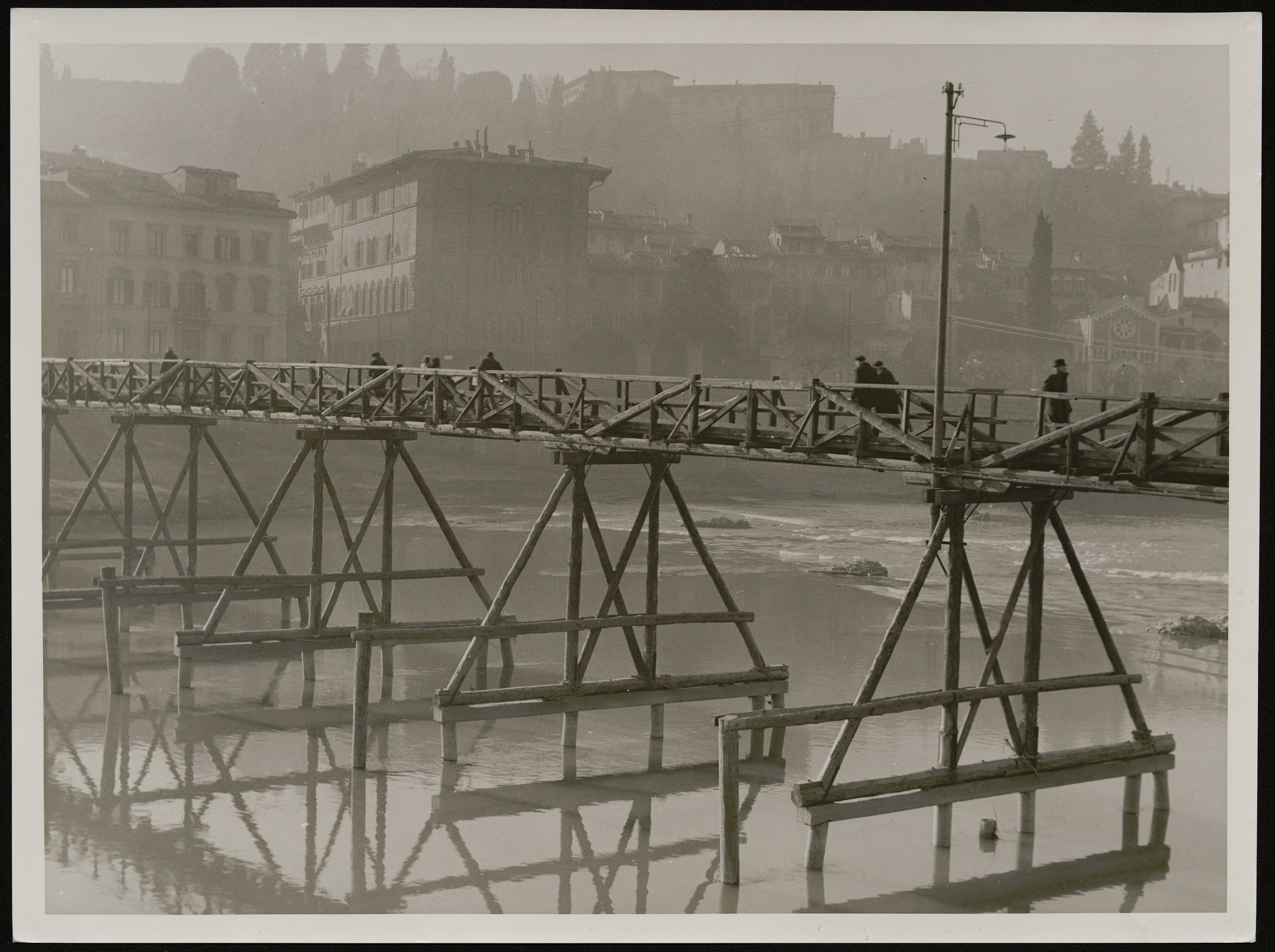 Firenze - Lungarno Torrigiani (positivo) di Balocchi, Vincenzo (prima metà XX)
