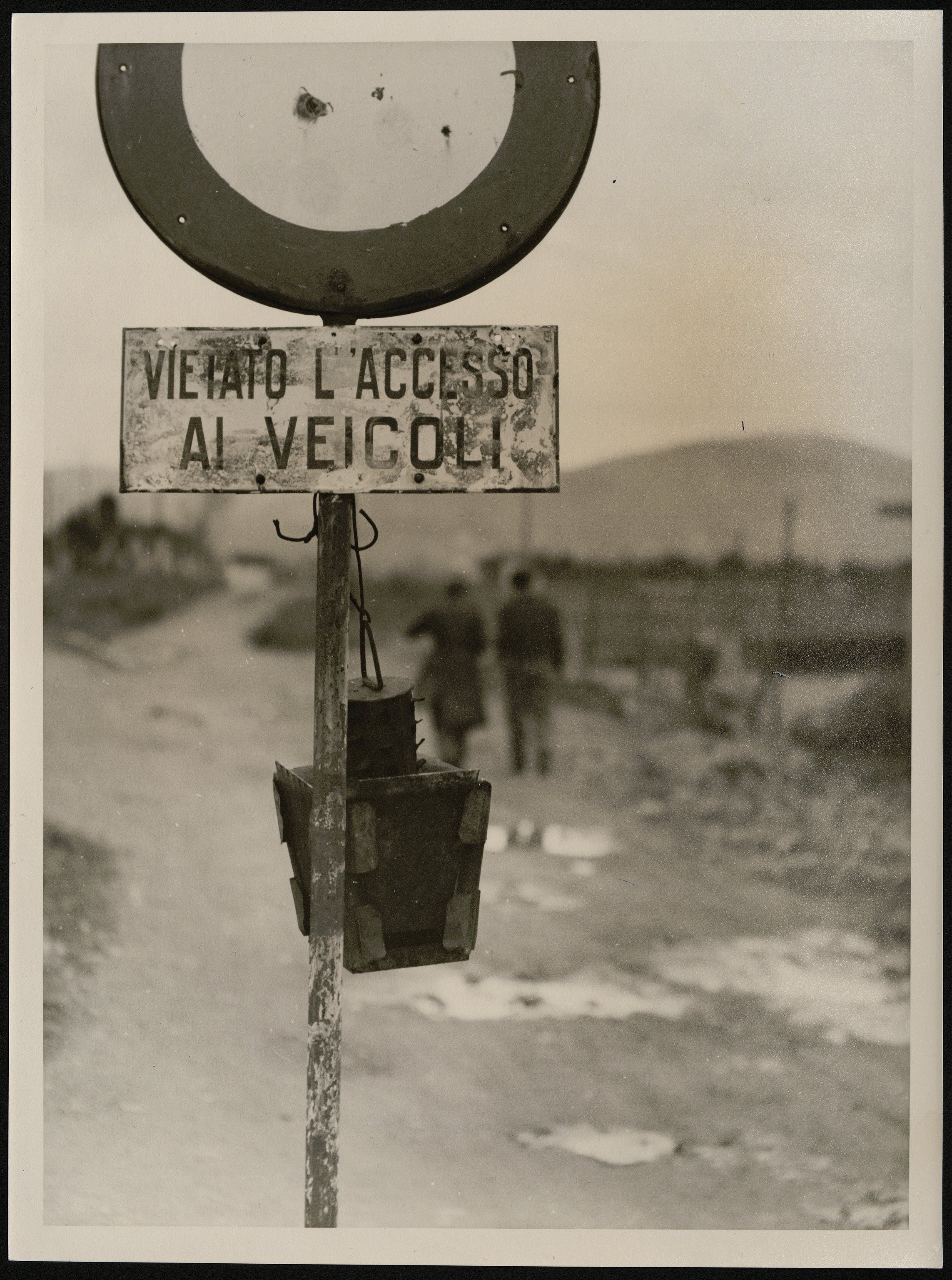 Cartelli stradali (positivo) di Balocchi, Vincenzo (seconda metà XX)