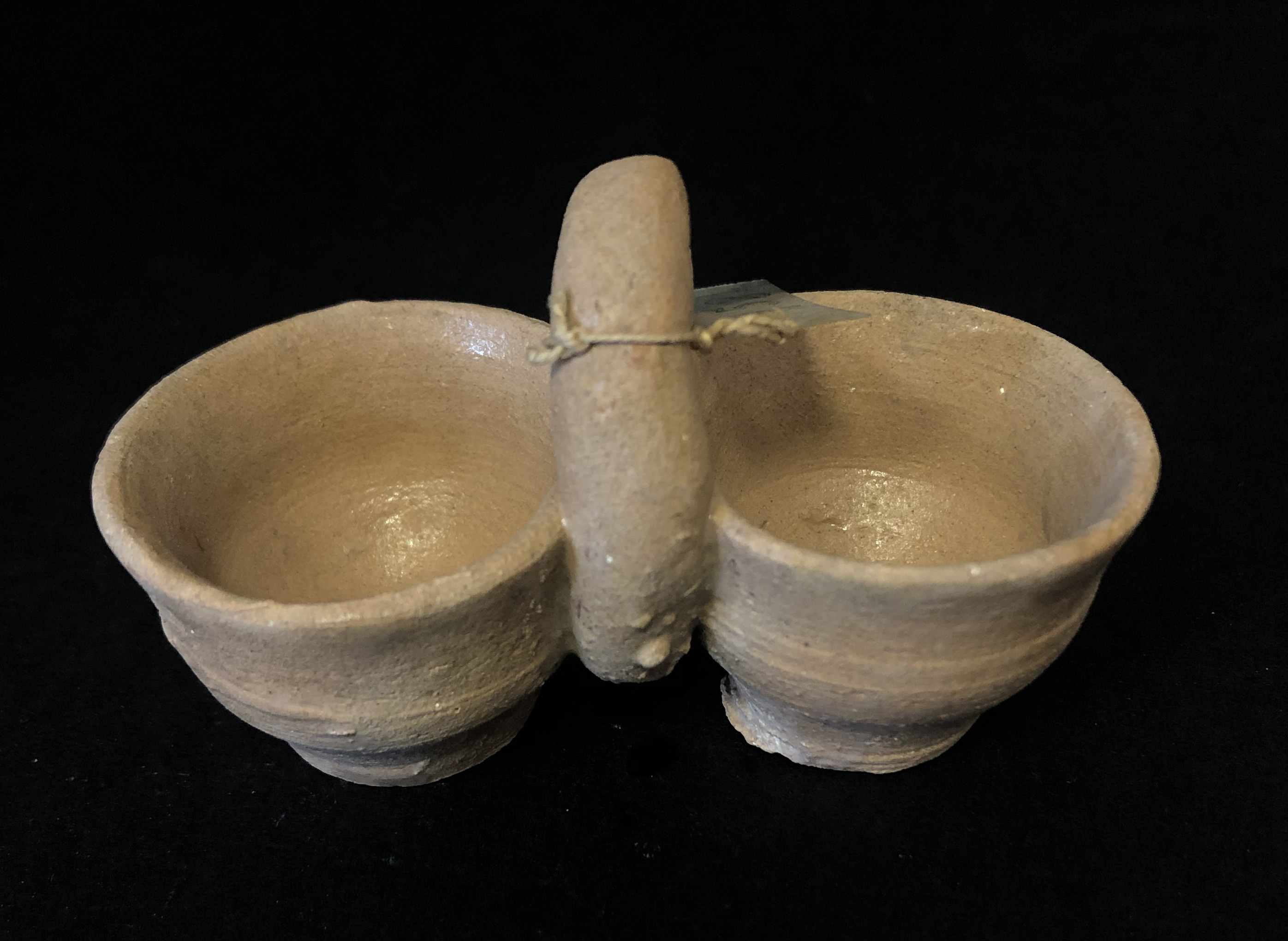 saliera, ARREDI E SUPPELLETTILI/ CONTENITORI, RECIPIENTI E OGGETTI DI USO DOMESTICO