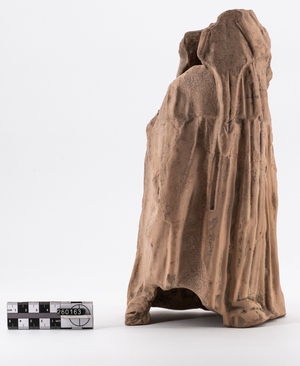 statuetta/ femminile, panneggiata, stante - lucana (metà/ inizio IV a.C.-III a.C)